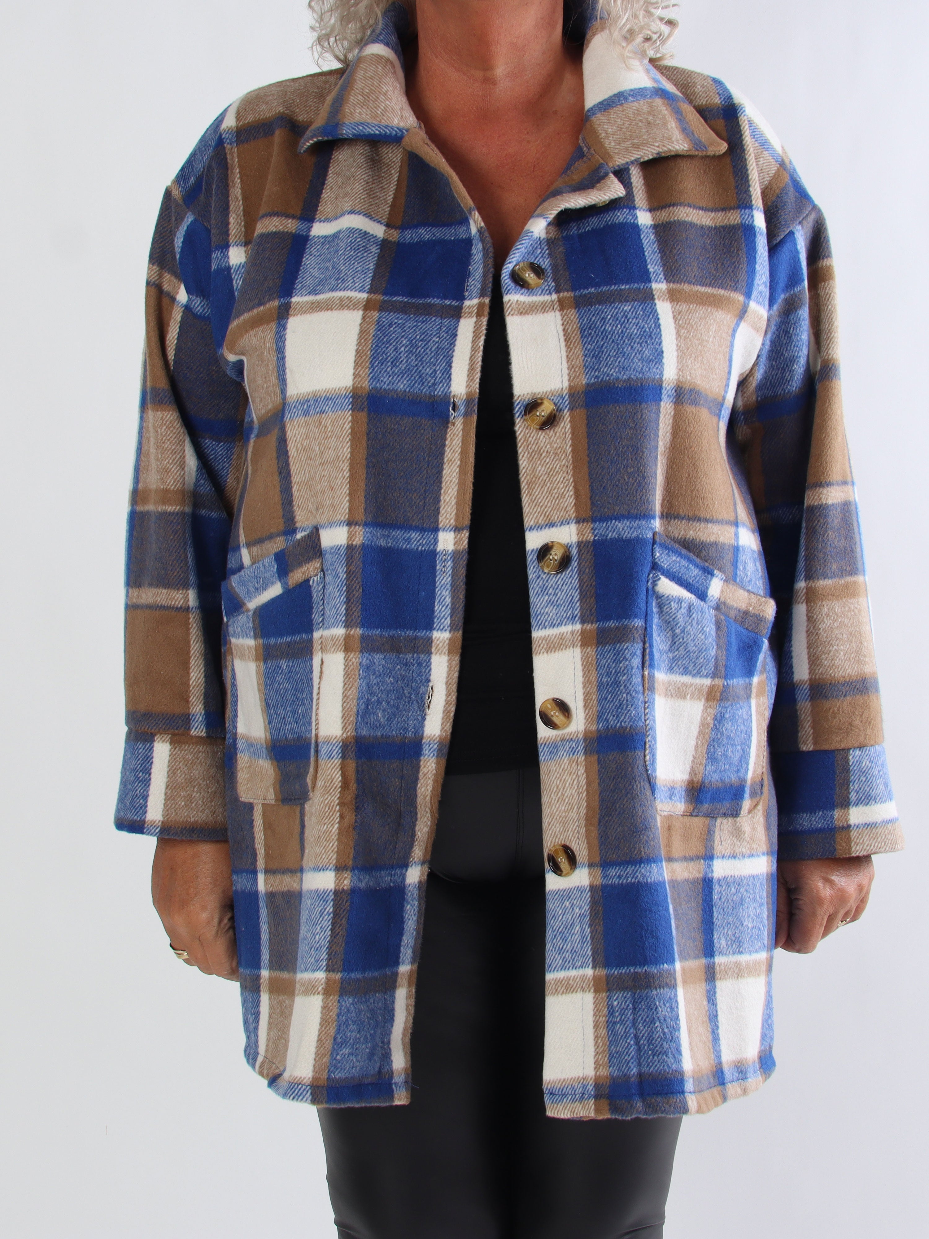 Lagos - Mjuk rutig plus size skjortjacka i viskos