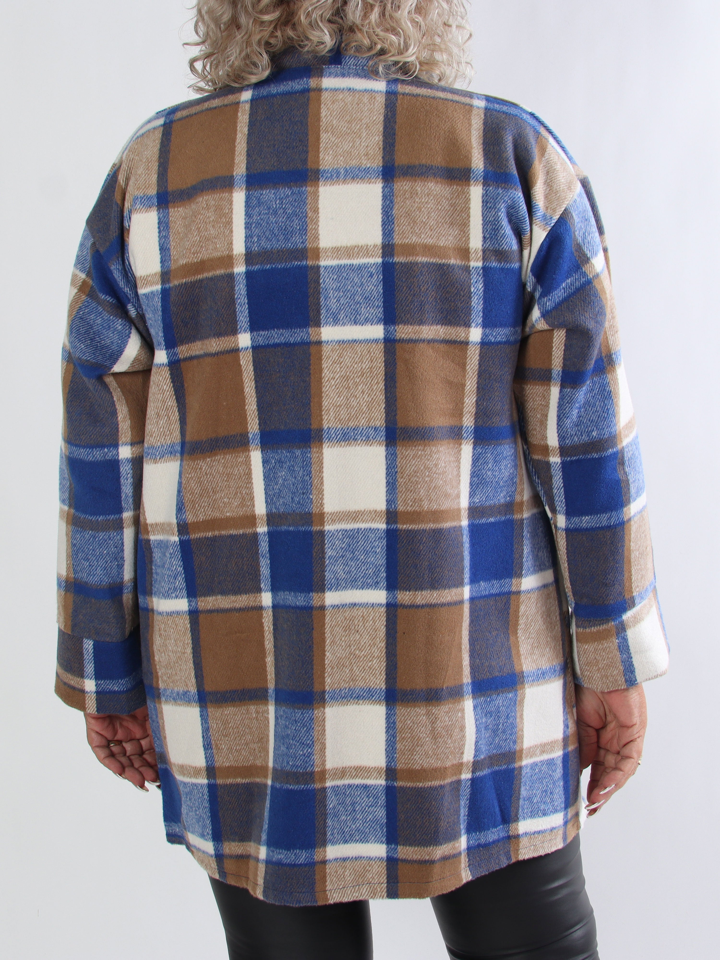 Lagos - Mjuk rutig plus size skjortjacka i viskos