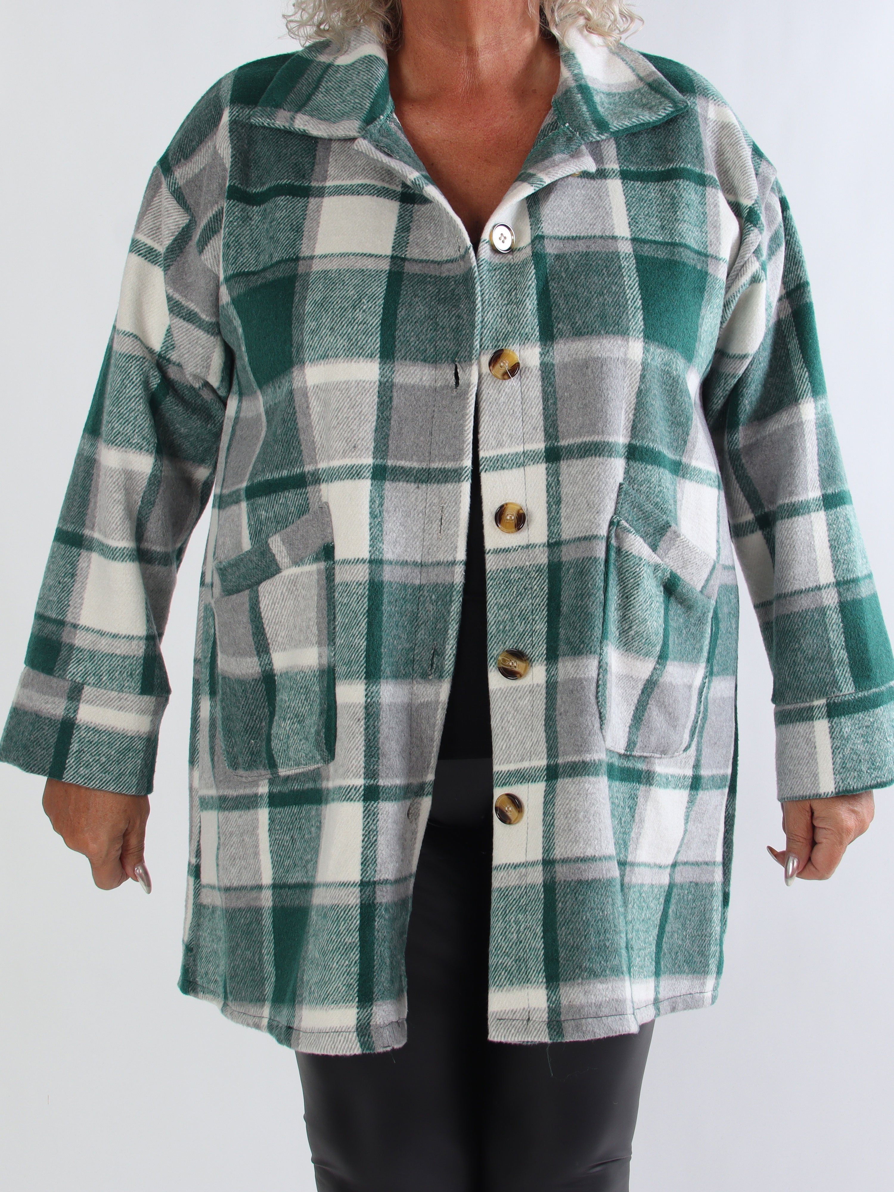 Lagos - Mjuk rutig plus size skjortjacka i viskos