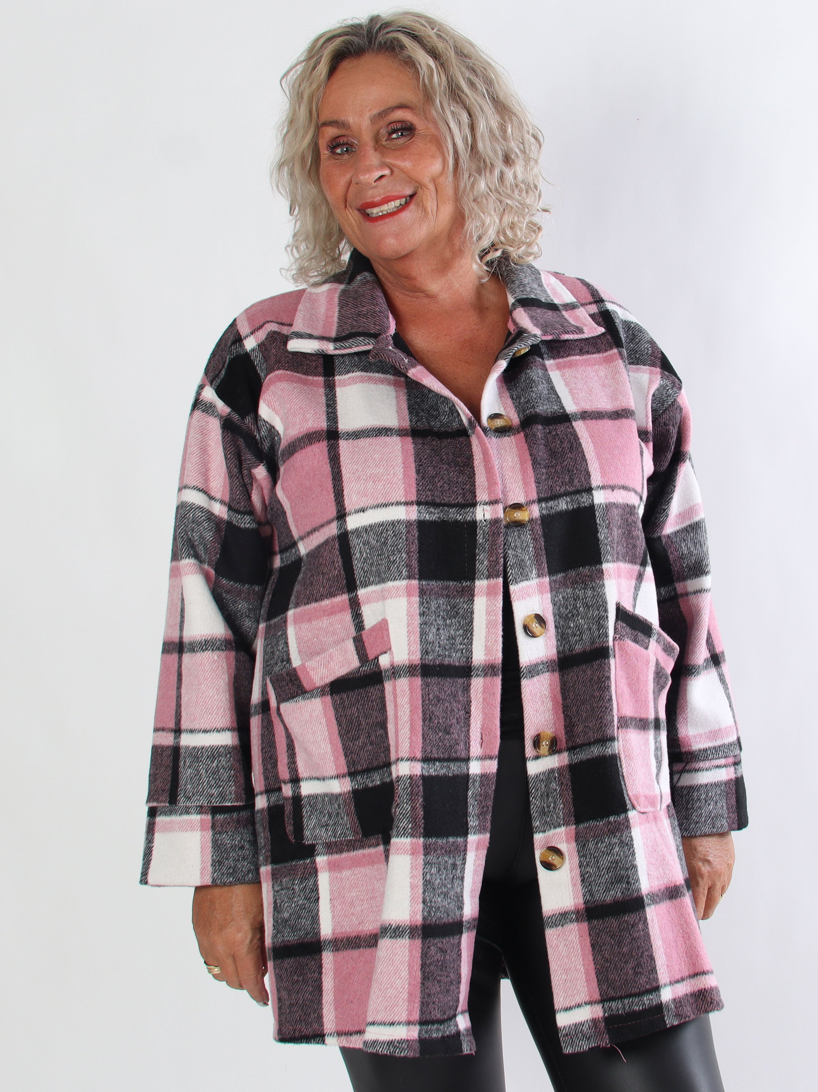 Lagos - Mjuk rutig plus size skjortjacka i viskos