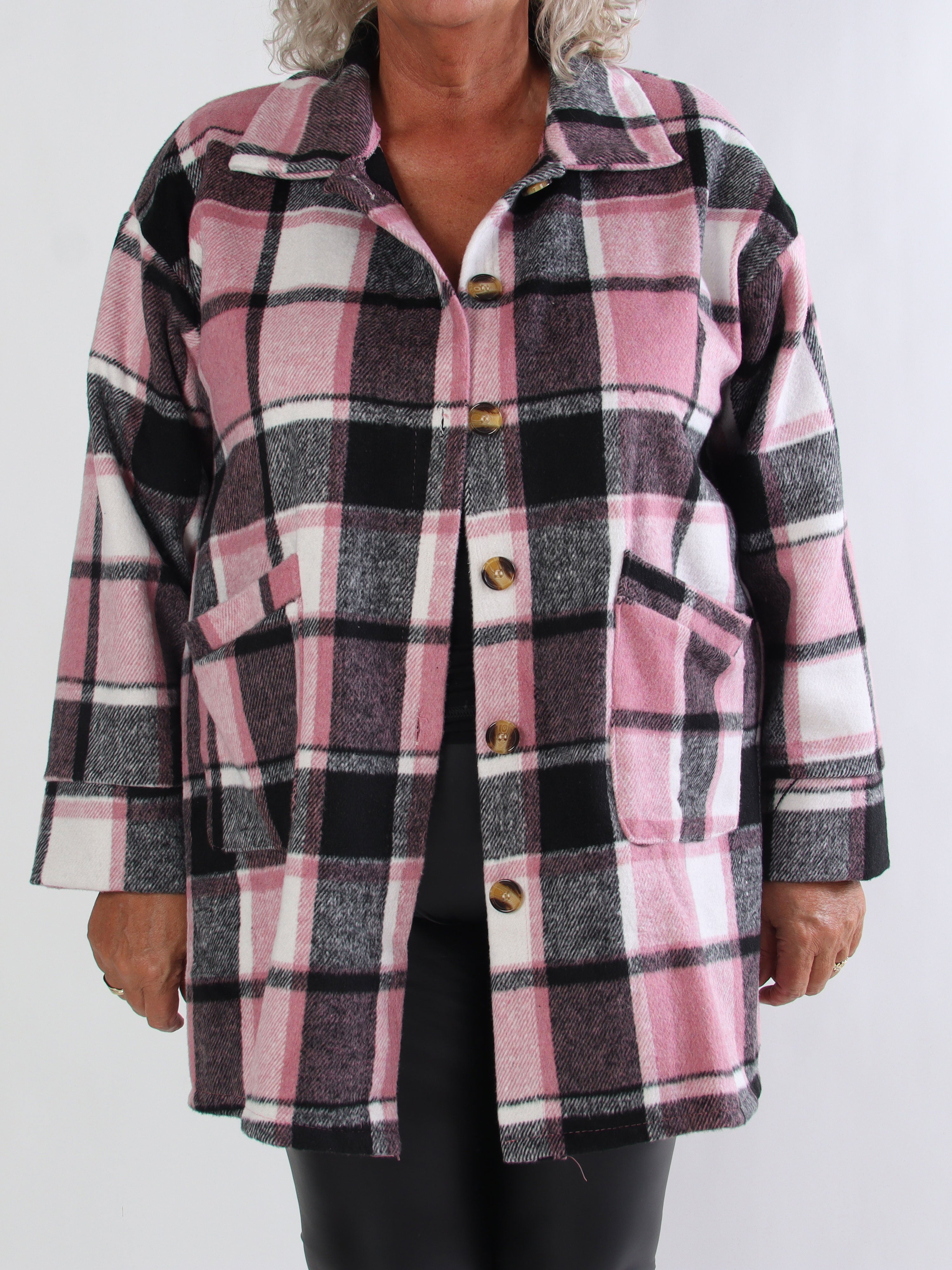 Lagos - Mjuk rutig plus size skjortjacka i viskos