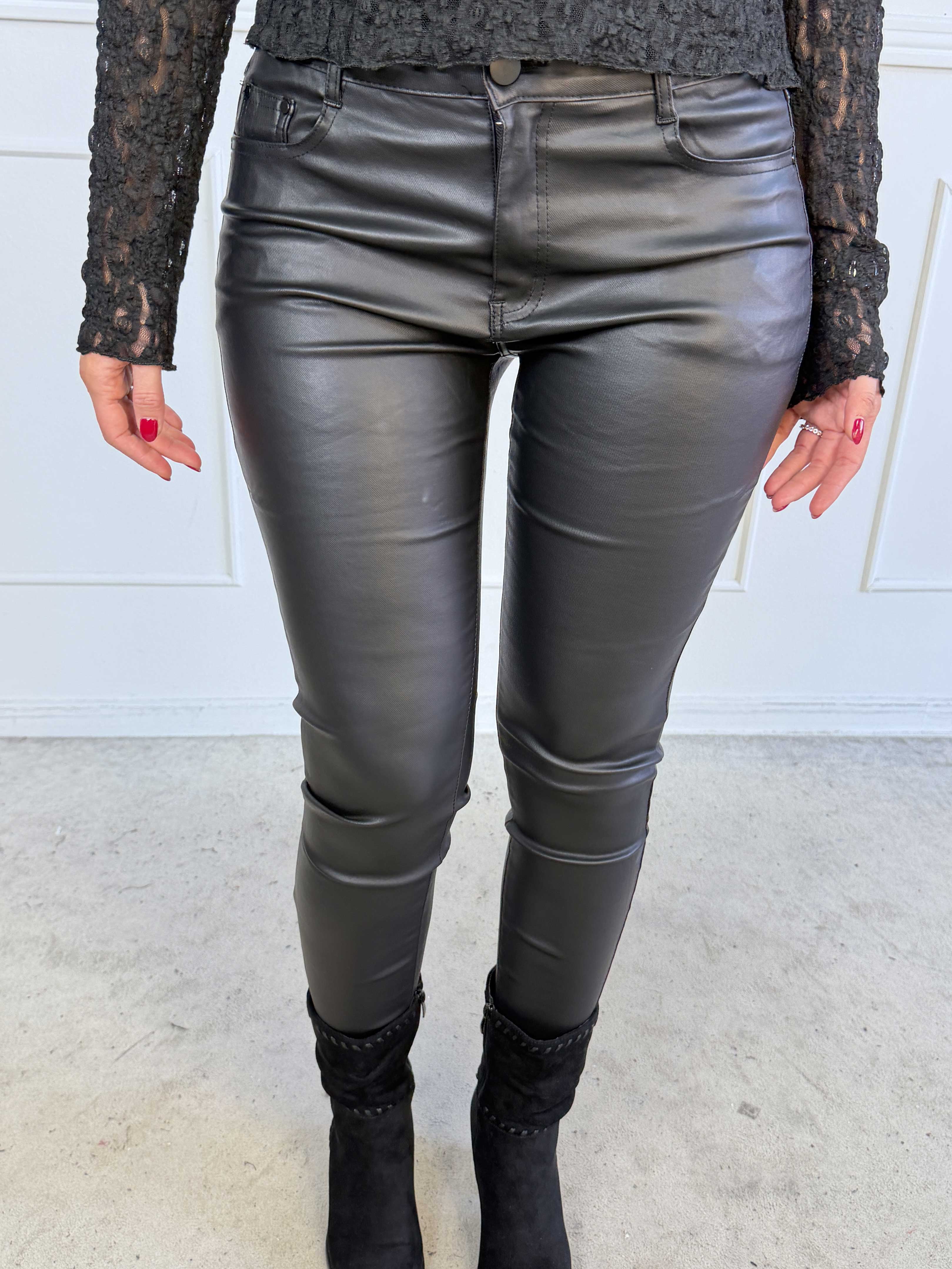 Lagos - Coola coated byxor med en rå och modern läderlook