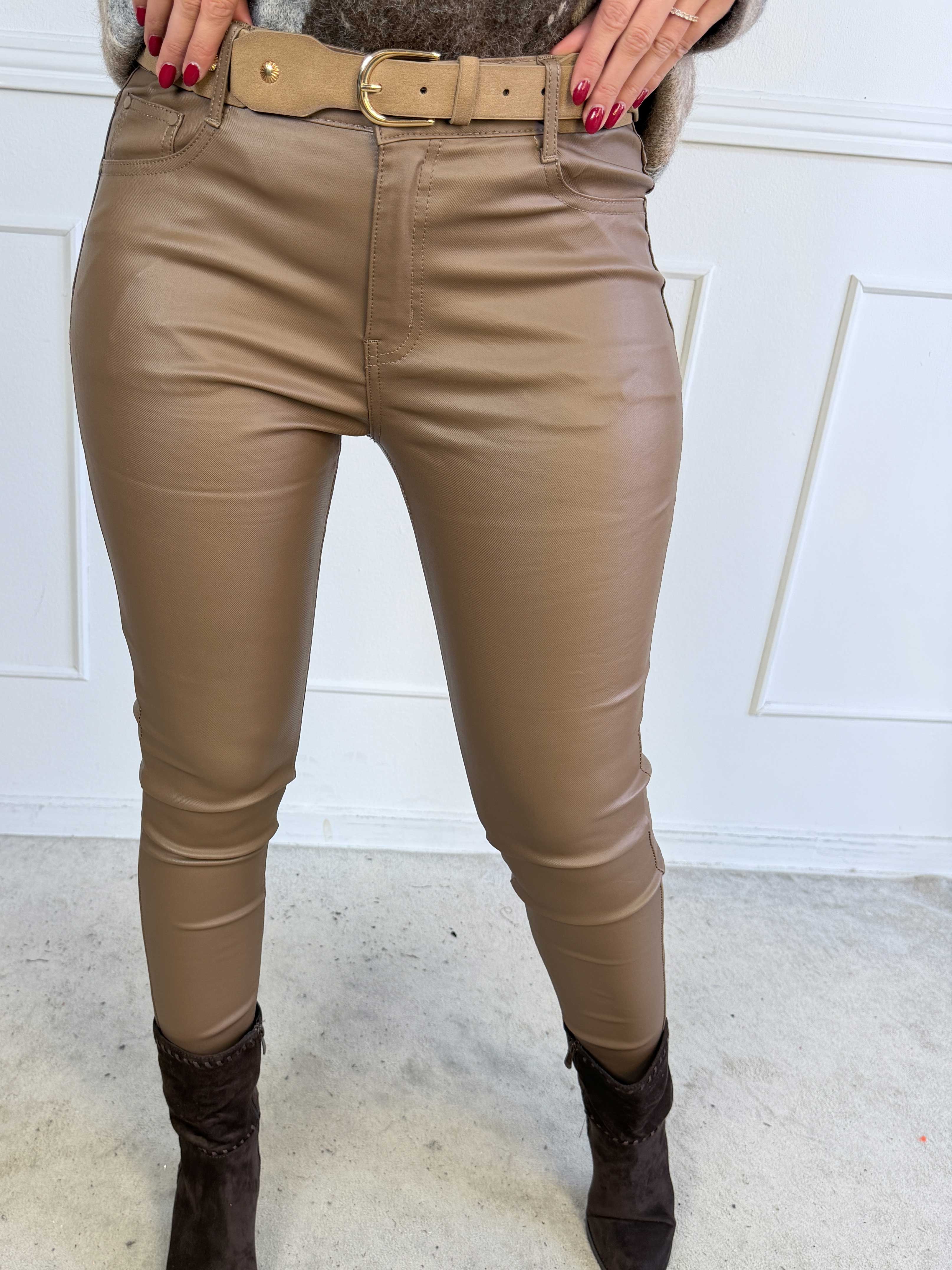Lagos - Coola coated byxor med en rå och modern läderlook