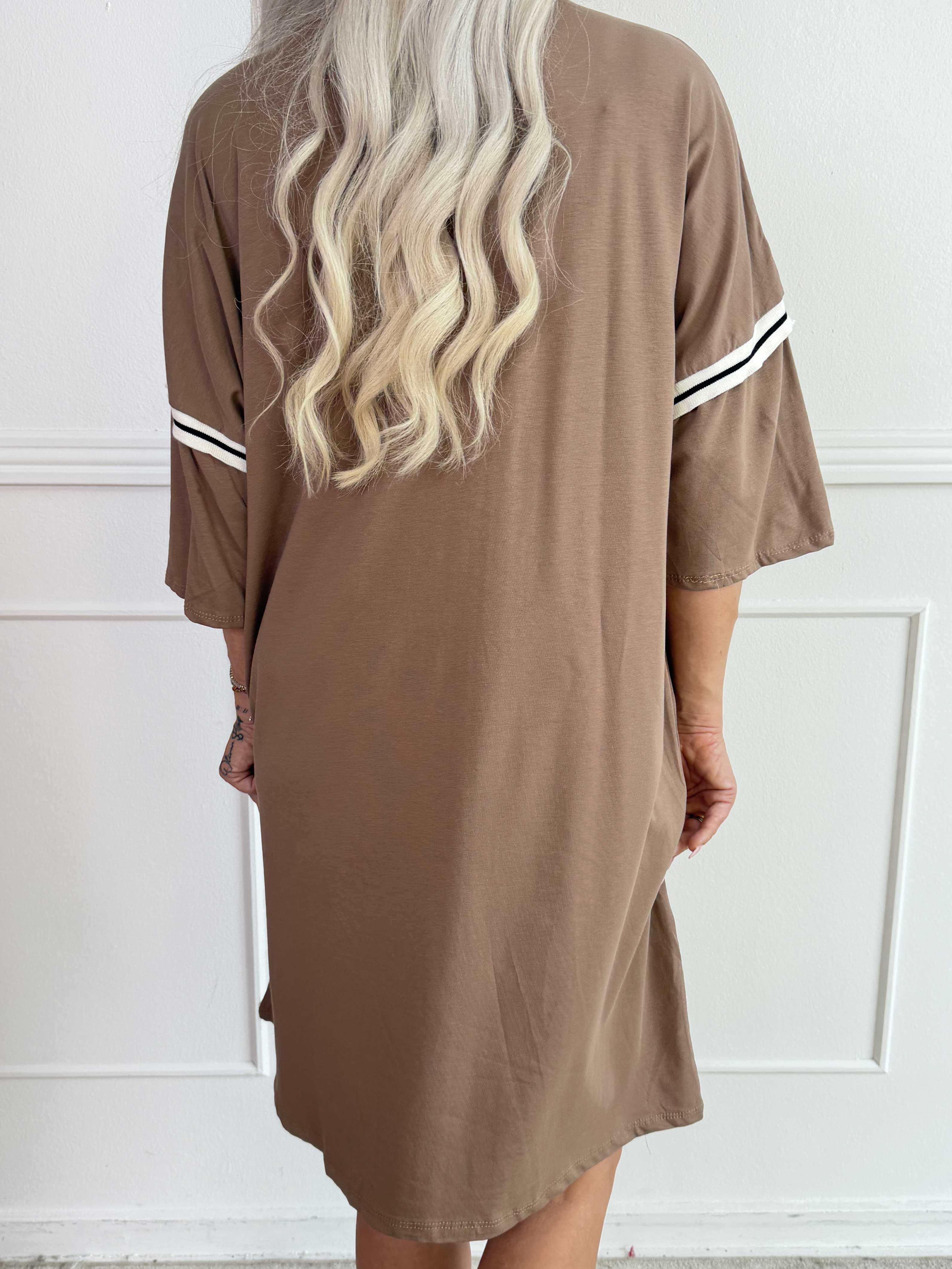 Lana - Plus size t-shirtklänning i mjuk bomull med snyggt 