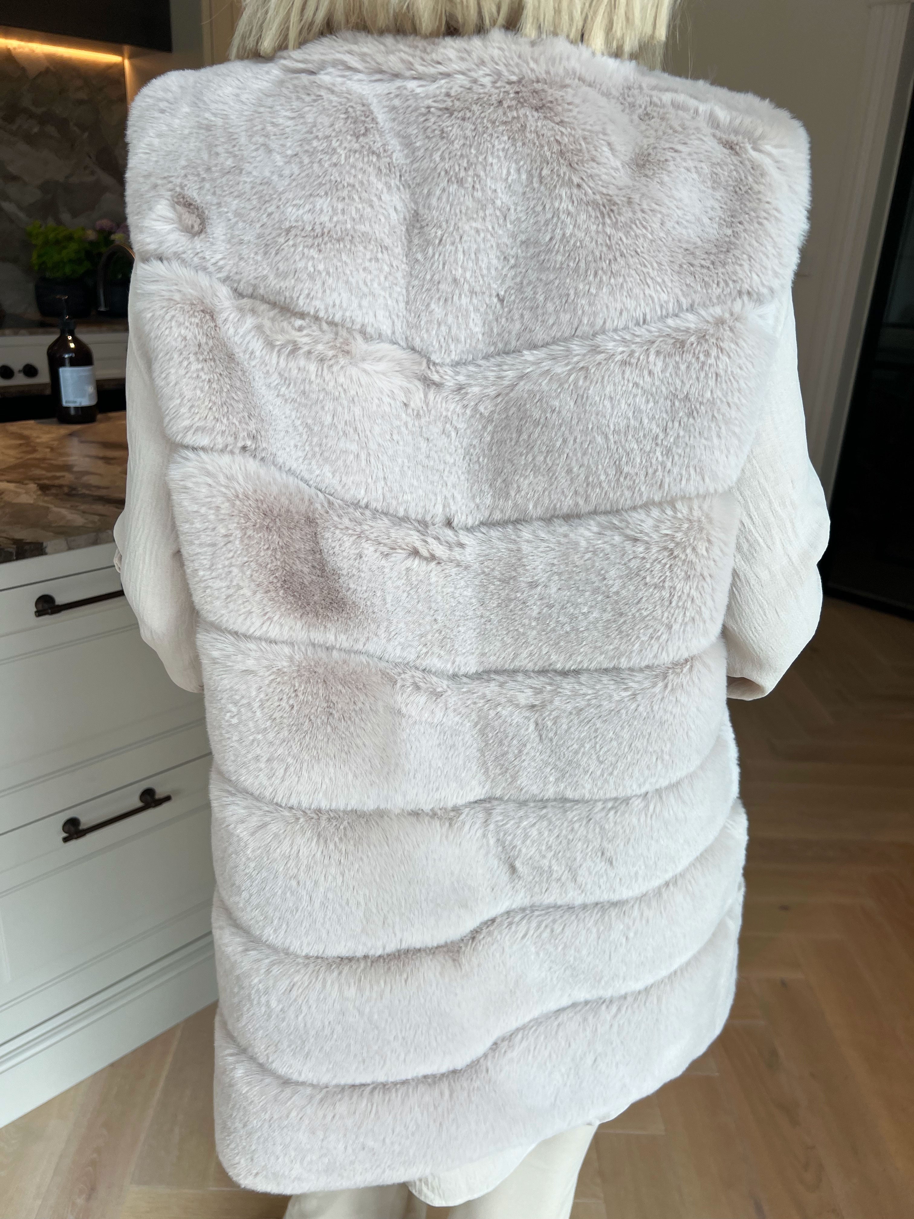 Lavinia - Blød og lækker faux fur-vest med et eksklusivt og elegant udtryk