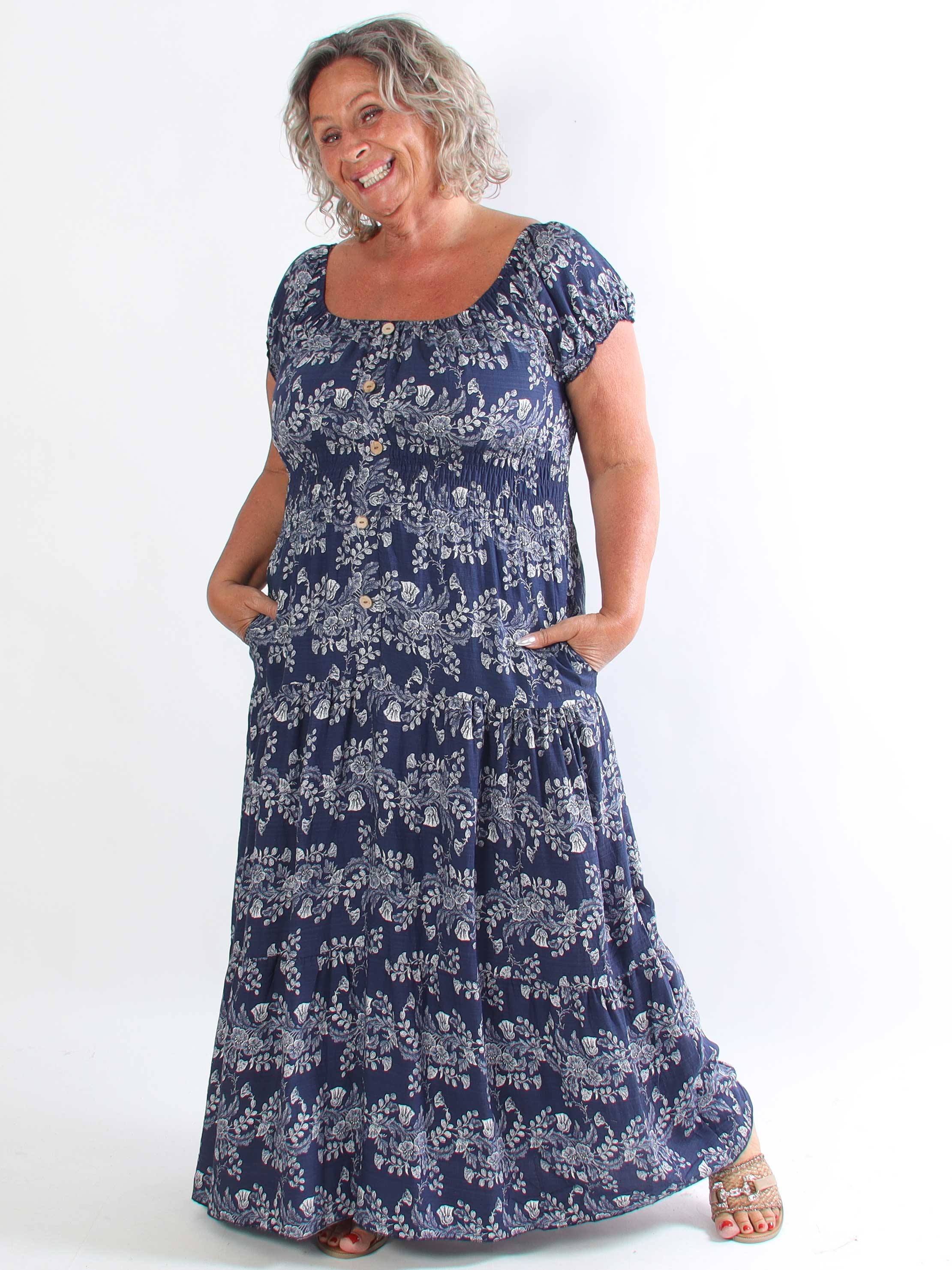 Leilani Flower - Plus size kjole i viskose med træknapper og smock