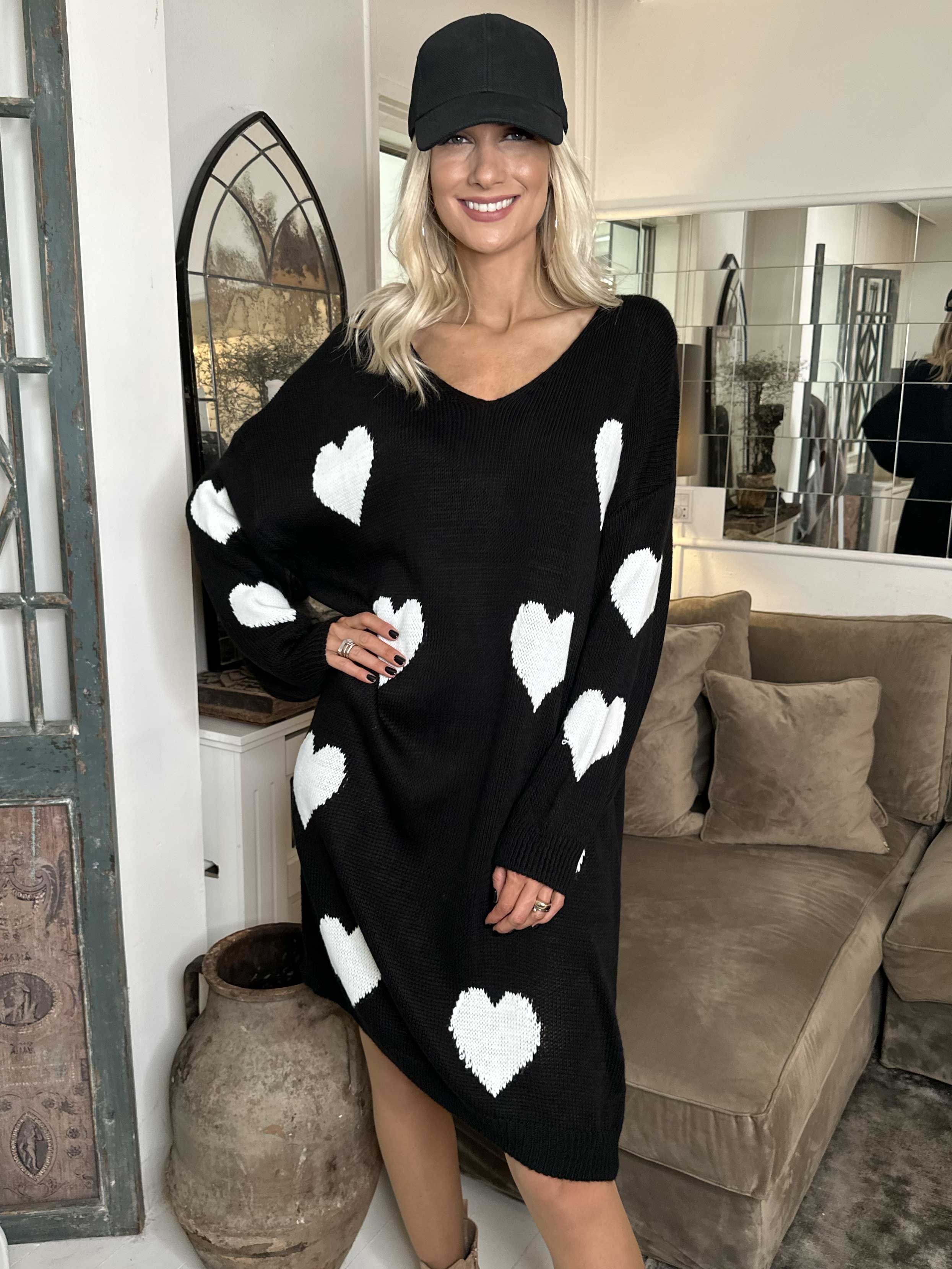 Lela - Stickad klänning med hjärtan