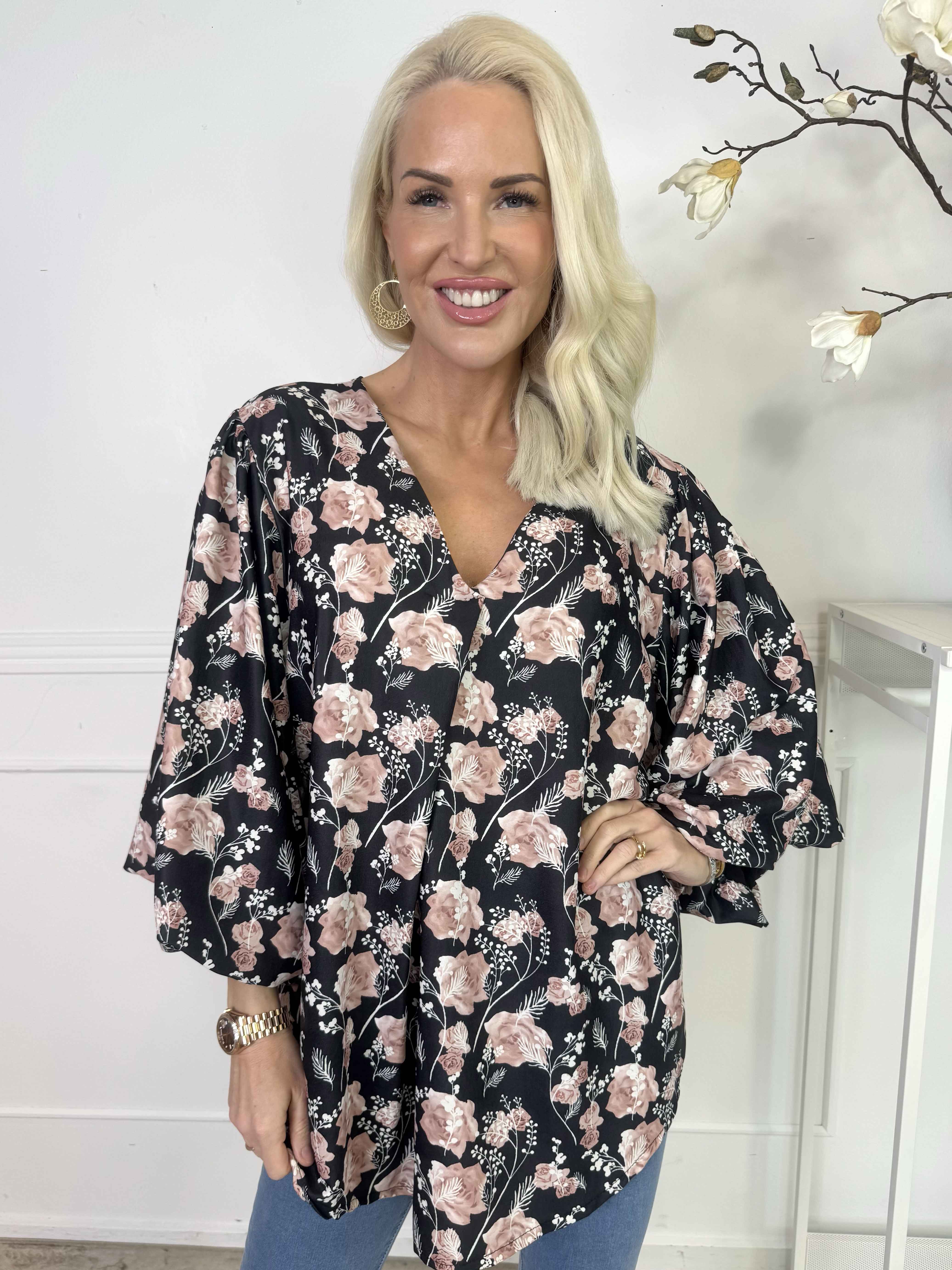 Lenora - Blommig tunika med puffärmar och v-ringning