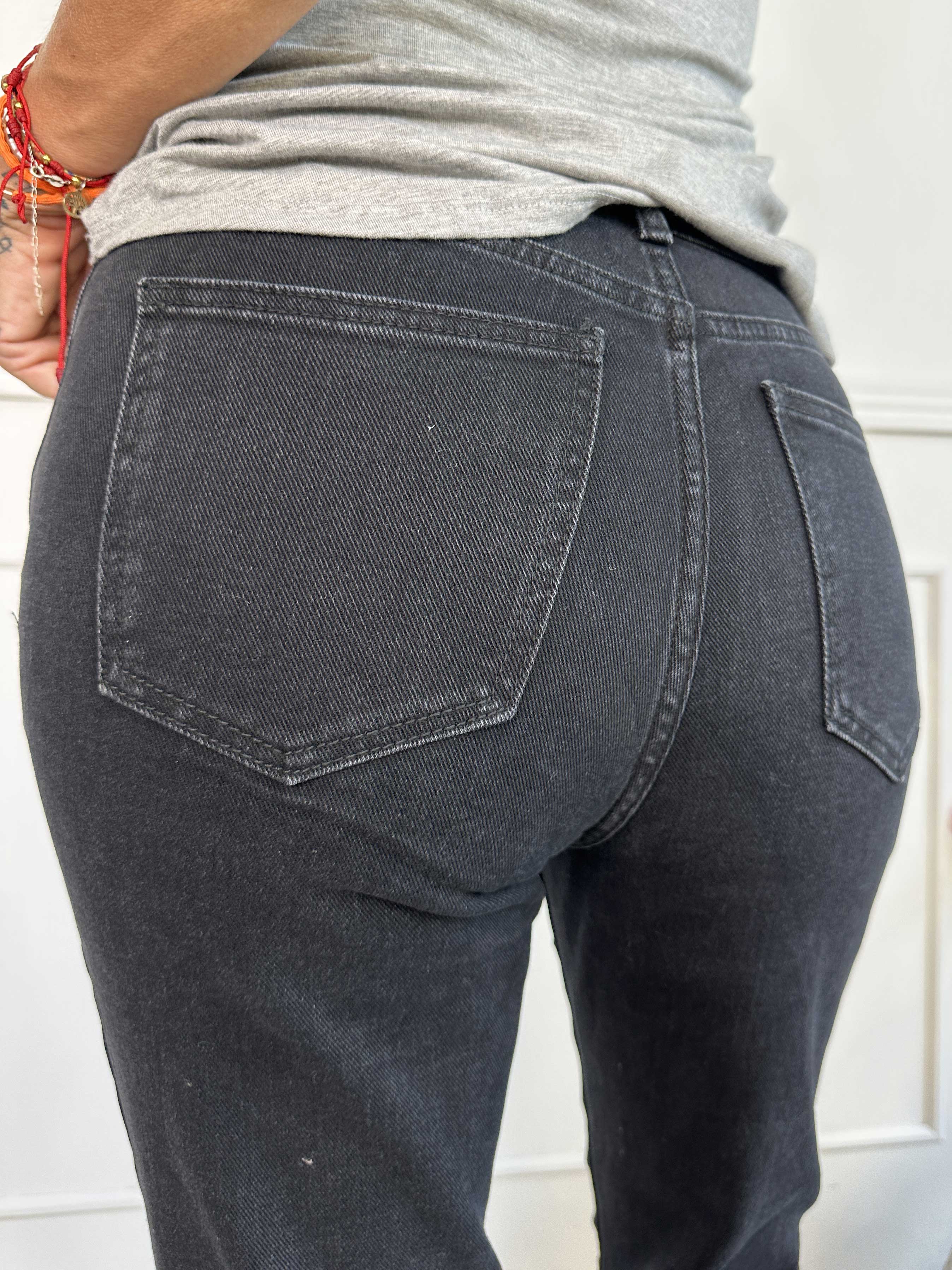 Lettie - Högmidjade mom jeans