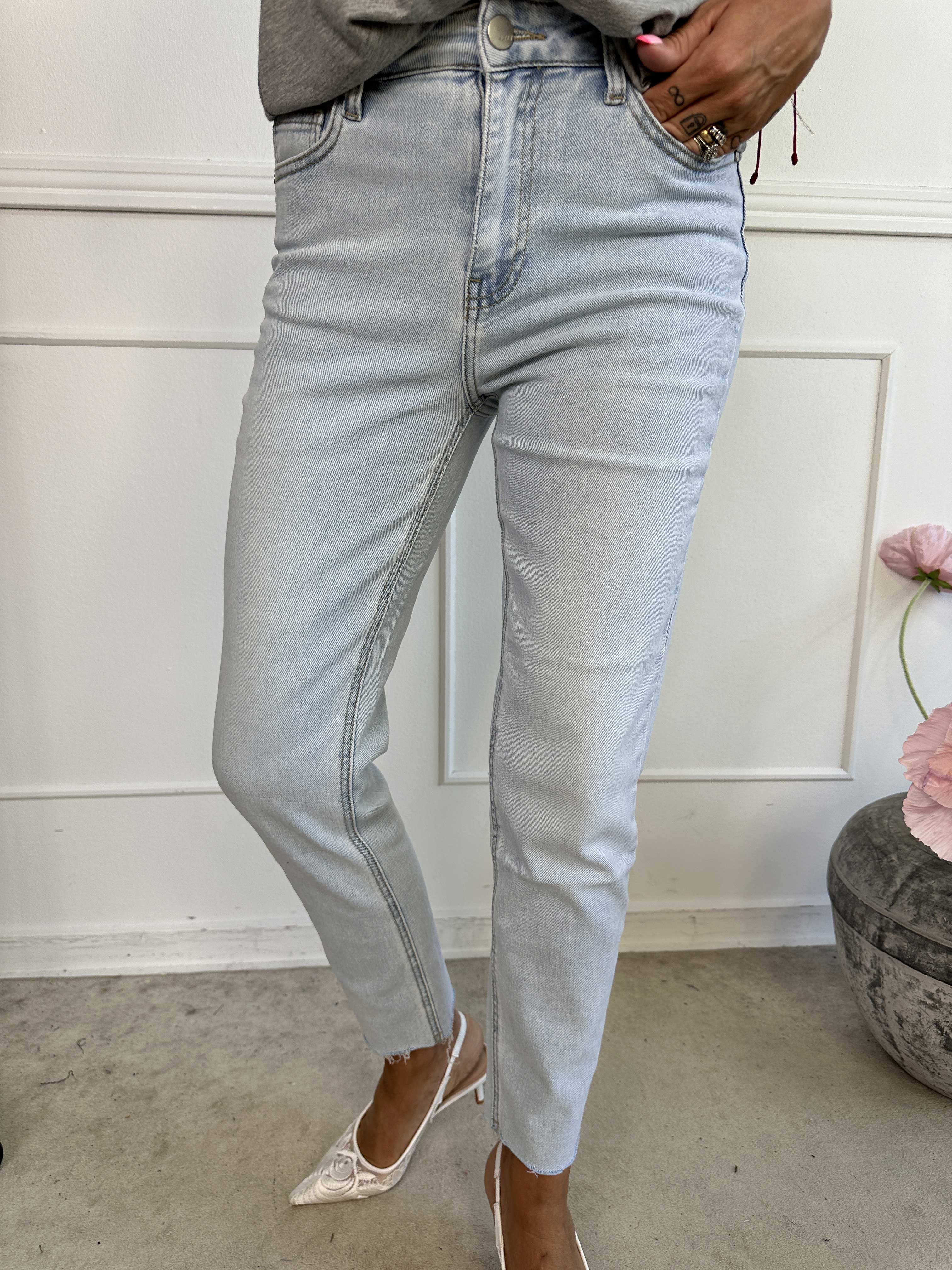 Lettie - Högmidjade mom jeans