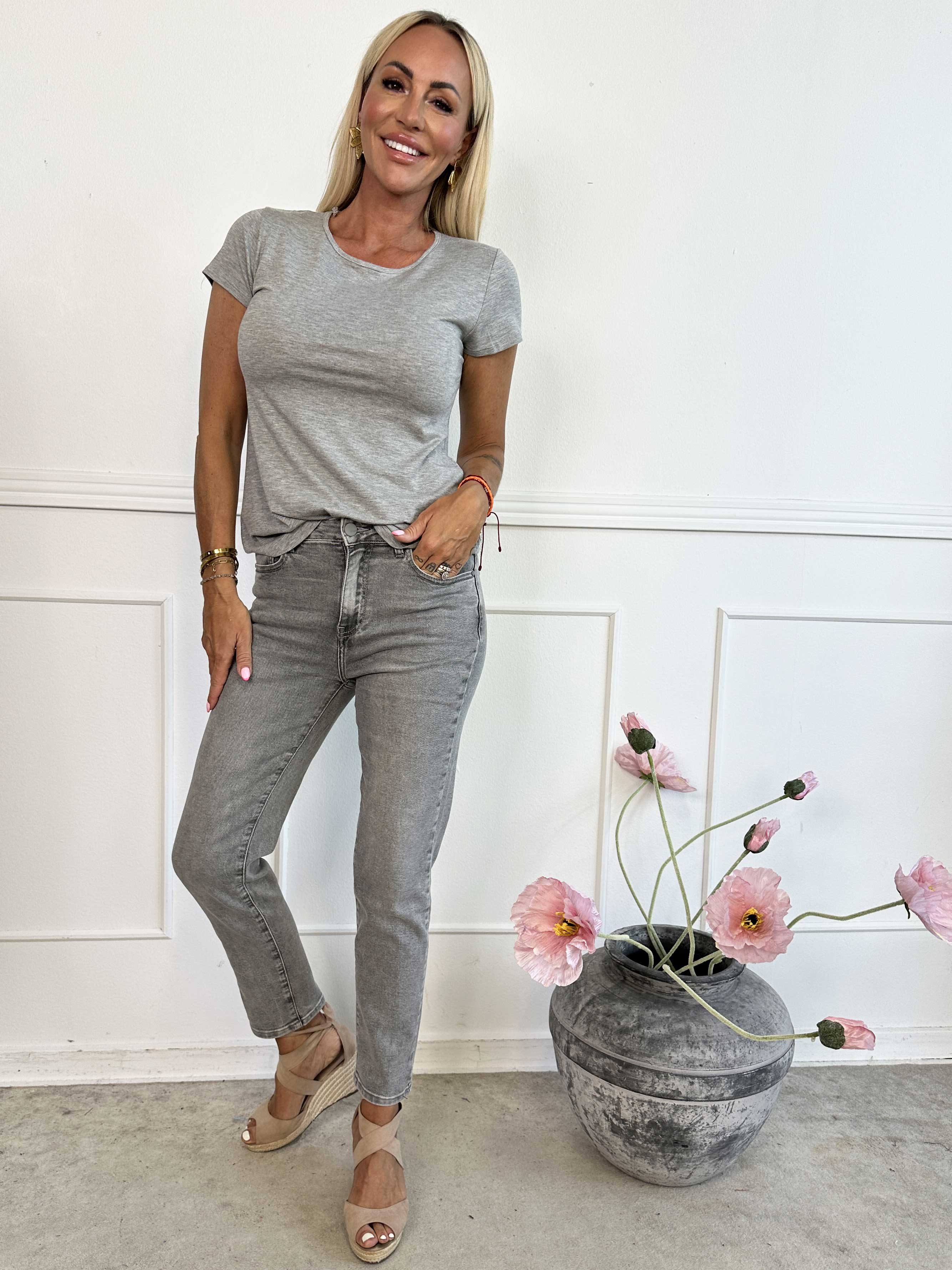 Lettie - Högmidjade mom jeans