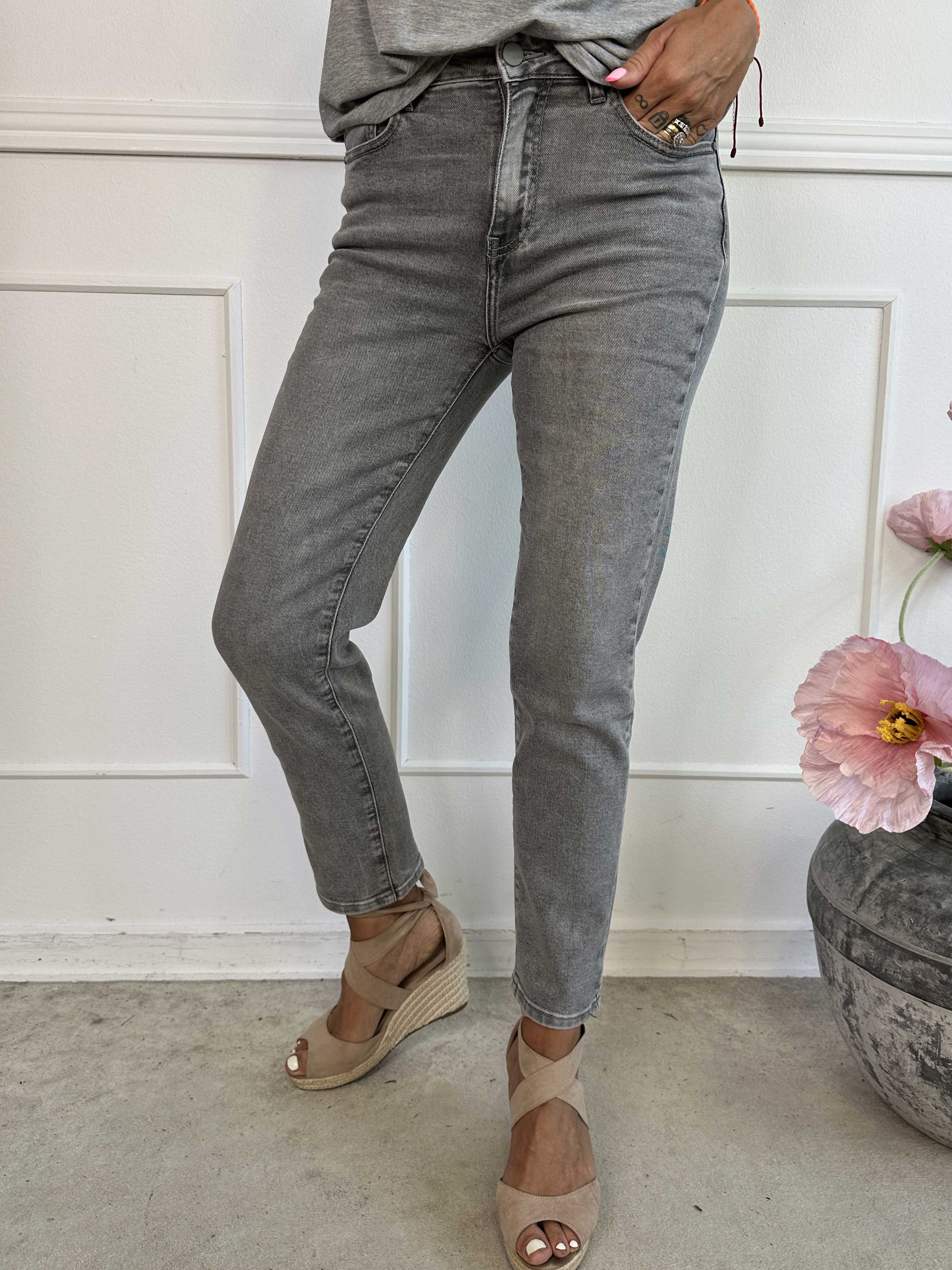 Lettie - Högmidjade mom jeans