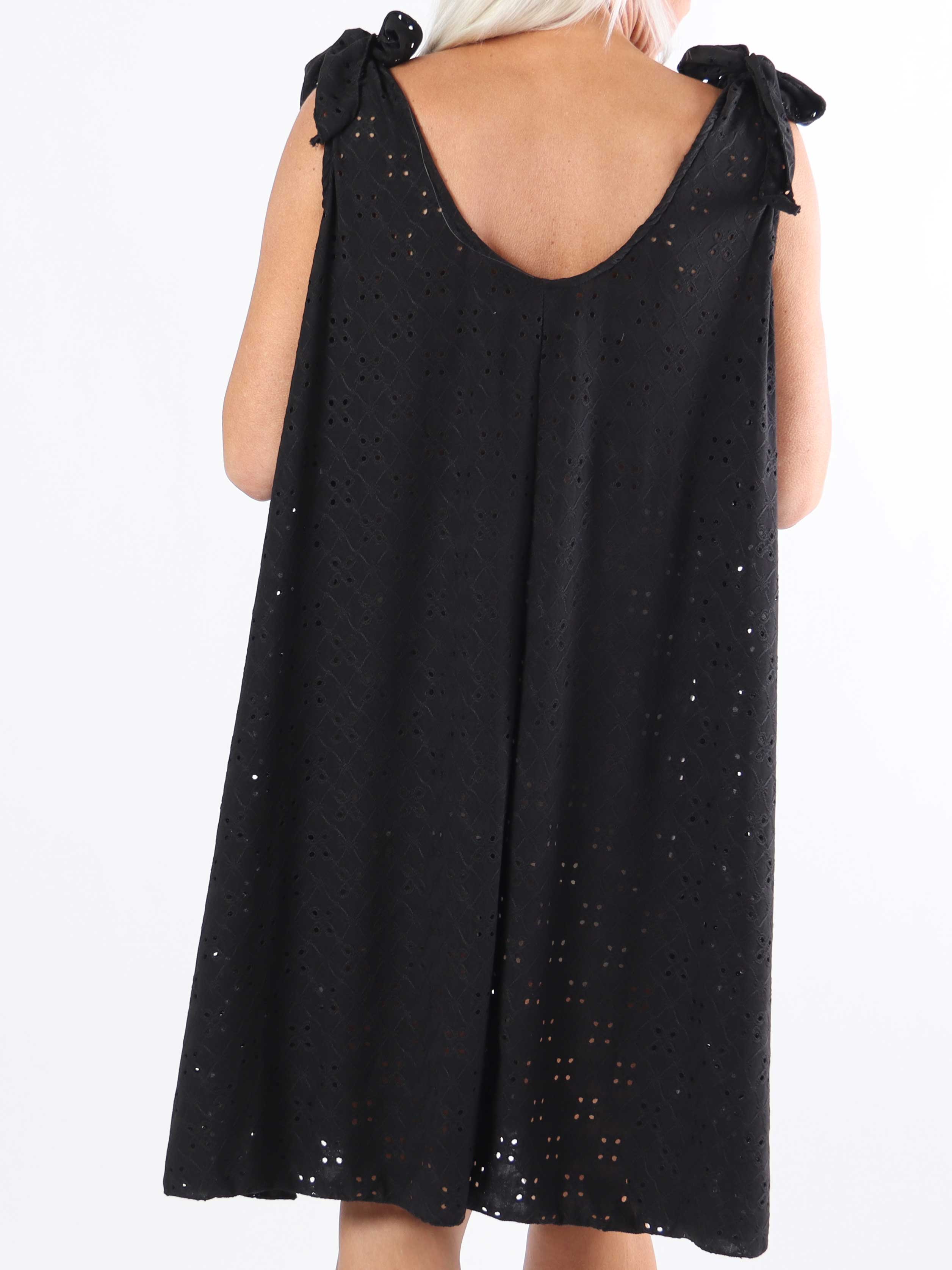 Likas - Mjuk och stretchig plus size-klänning med broderie anglaise