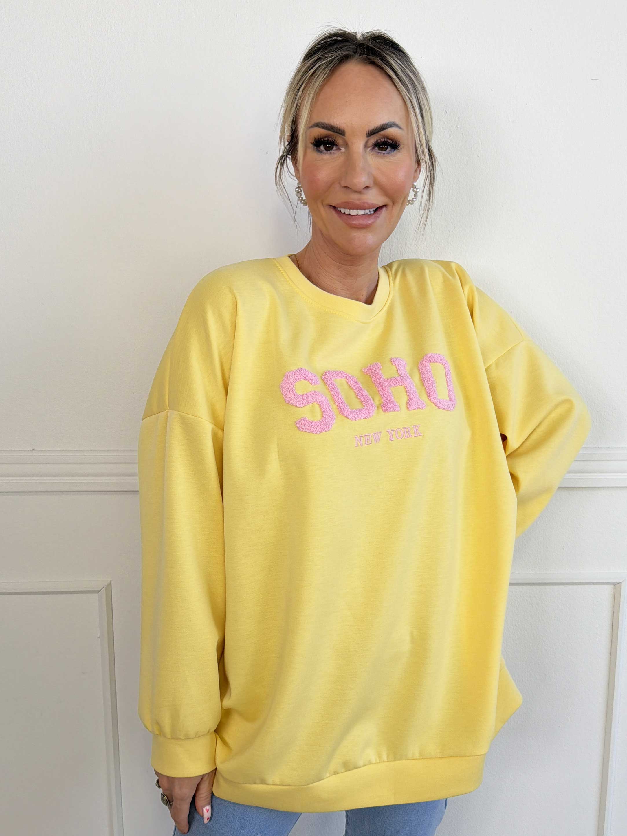 Lindsay - Blød sweatshirt med SOHO skrevet på brystet