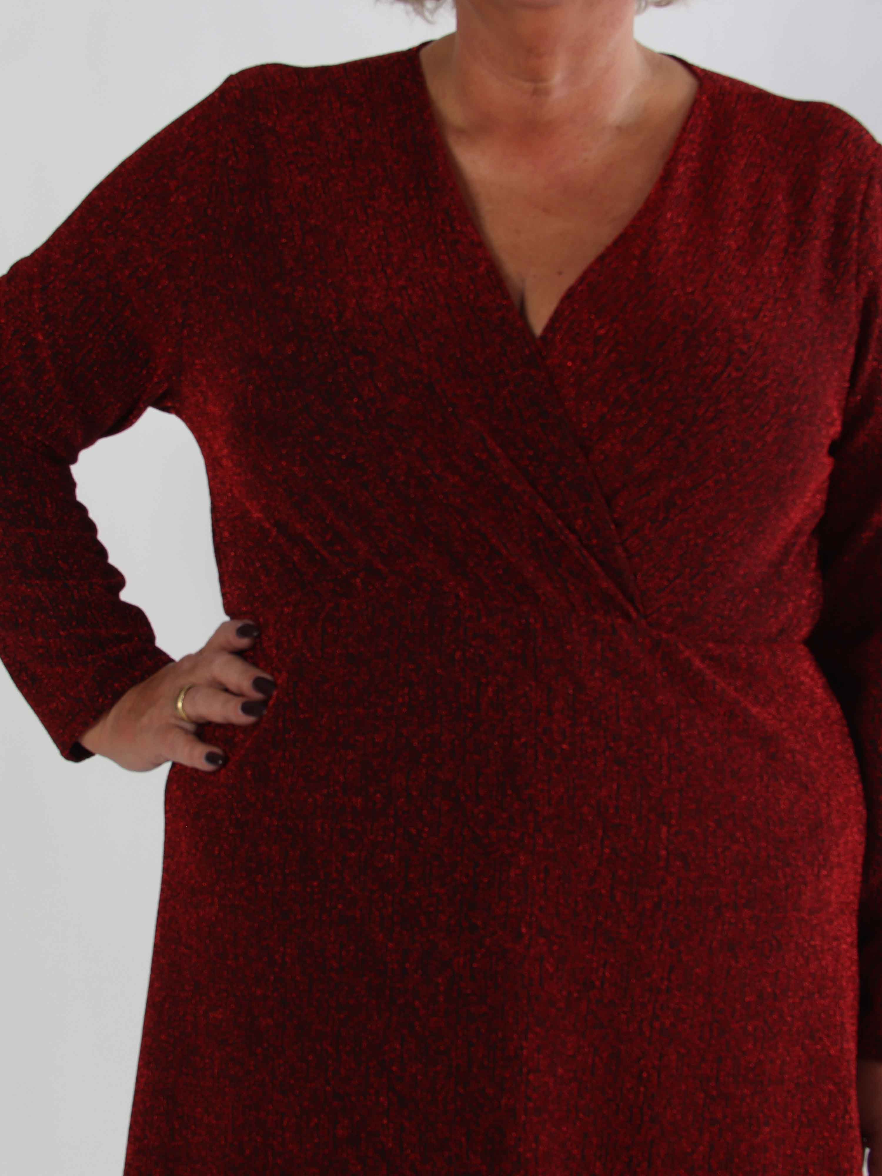 Lina - Söt plus size festklänning med glittertråd och korsdetalj vid bysten