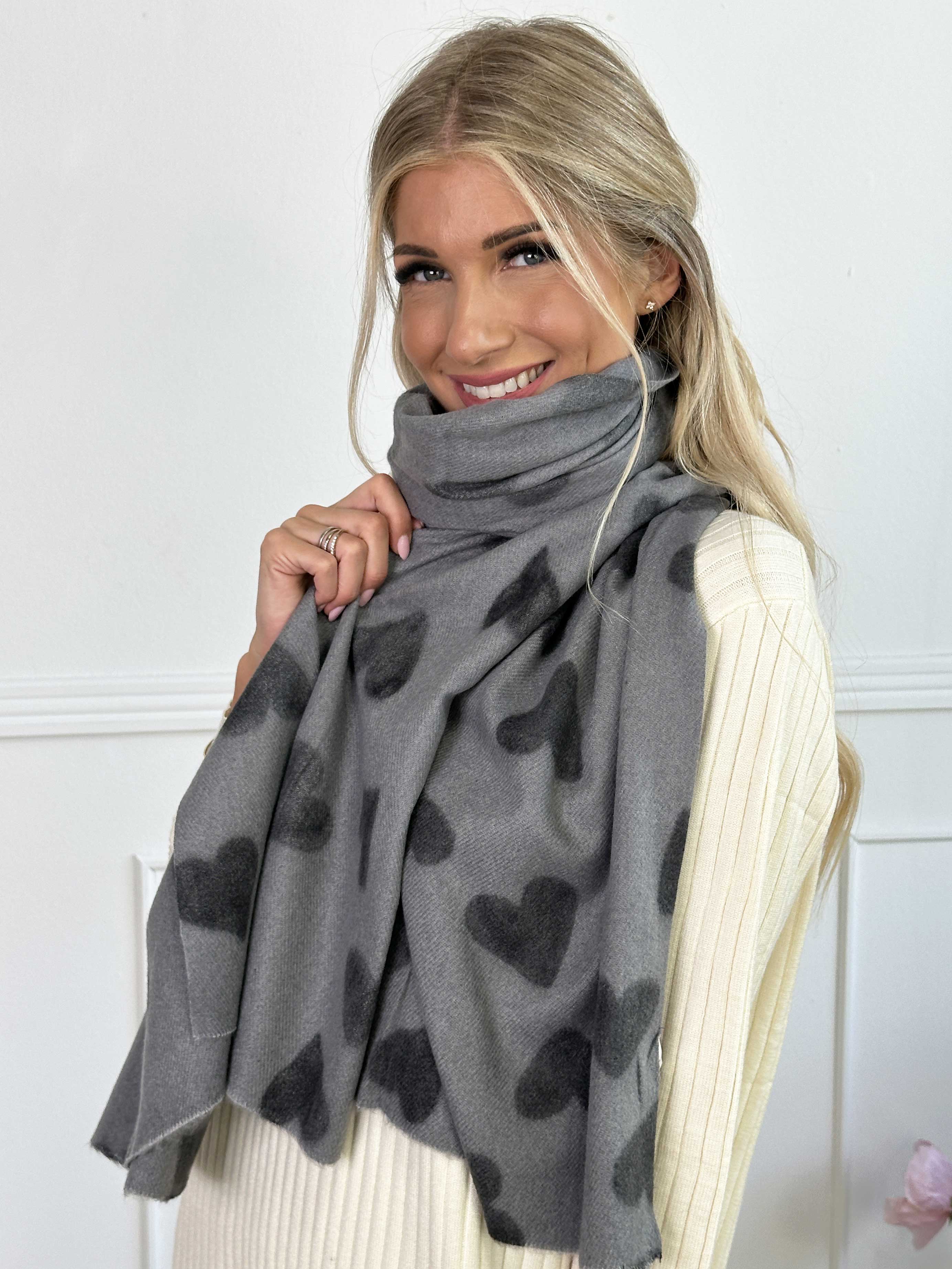 Linette - Mjuk halsduk med hjärtan i viskos och ull