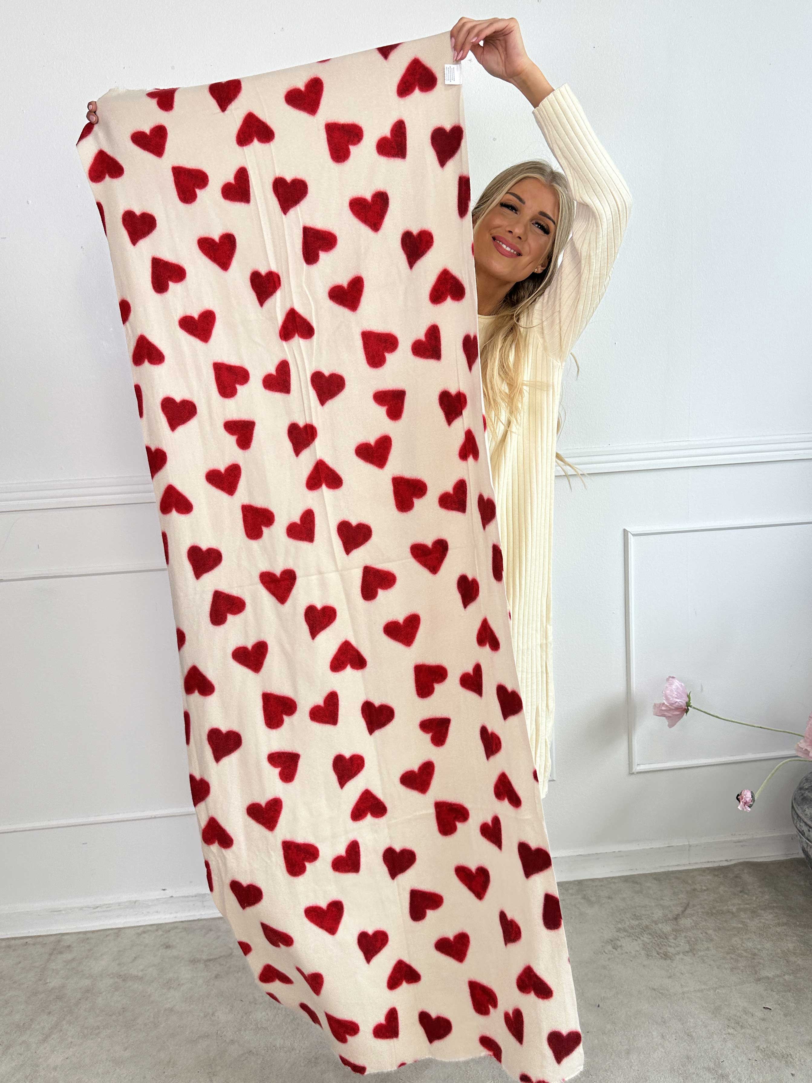 Linette - Mjuk halsduk med hjärtan i viskos och ull