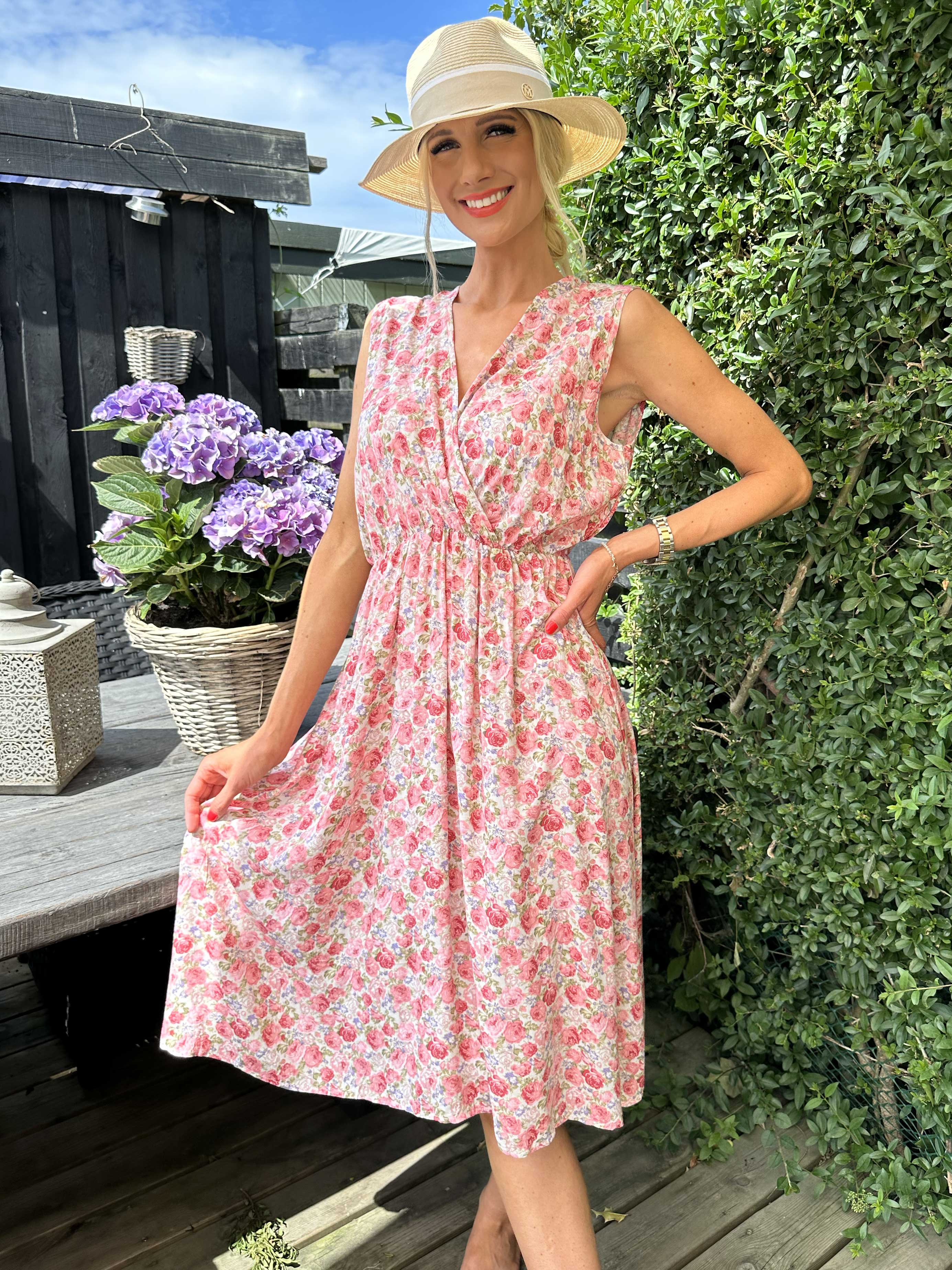 Liv - Söt klänning i småblommigt mönster