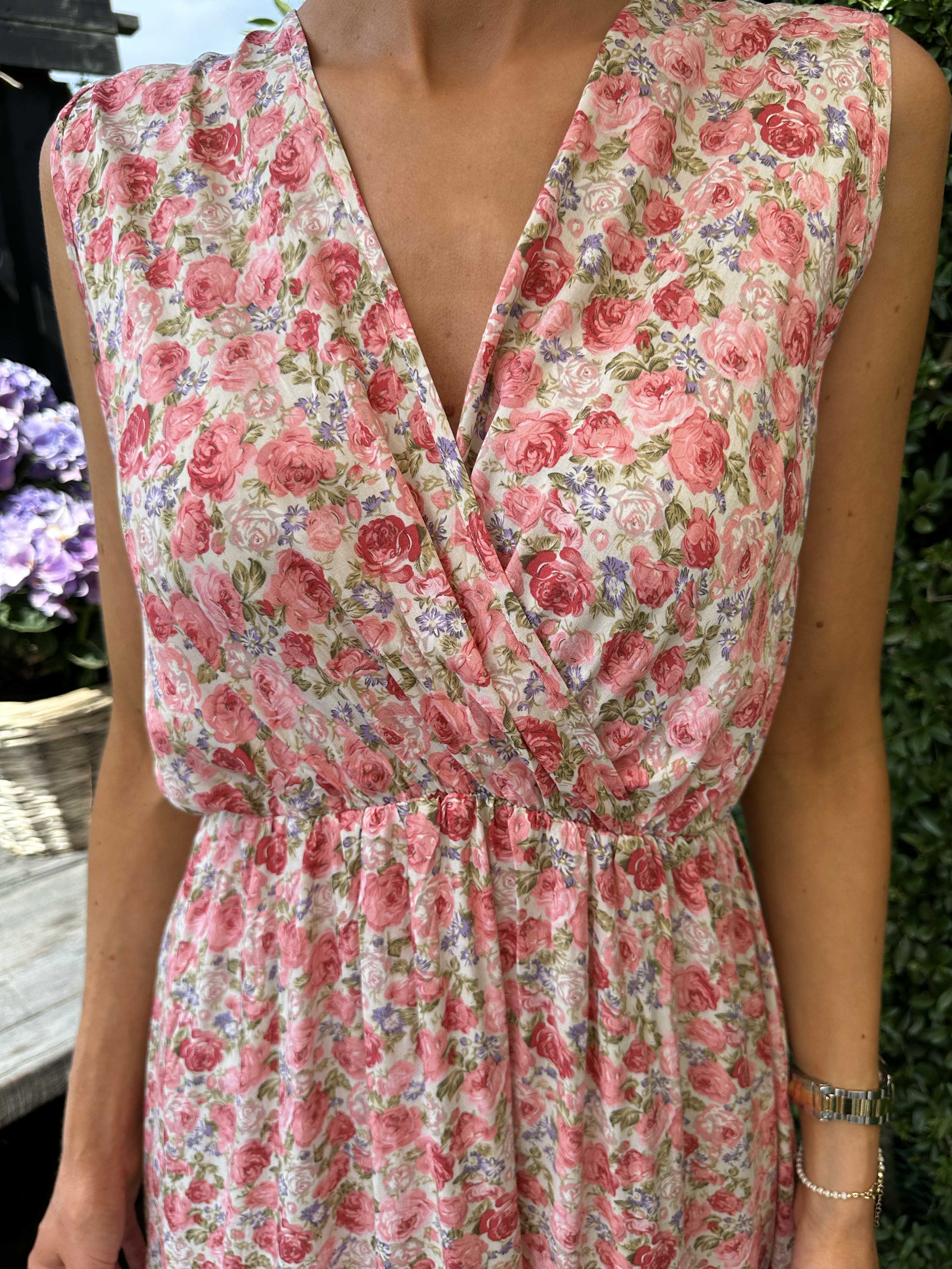 Liv - Söt klänning i småblommigt mönster