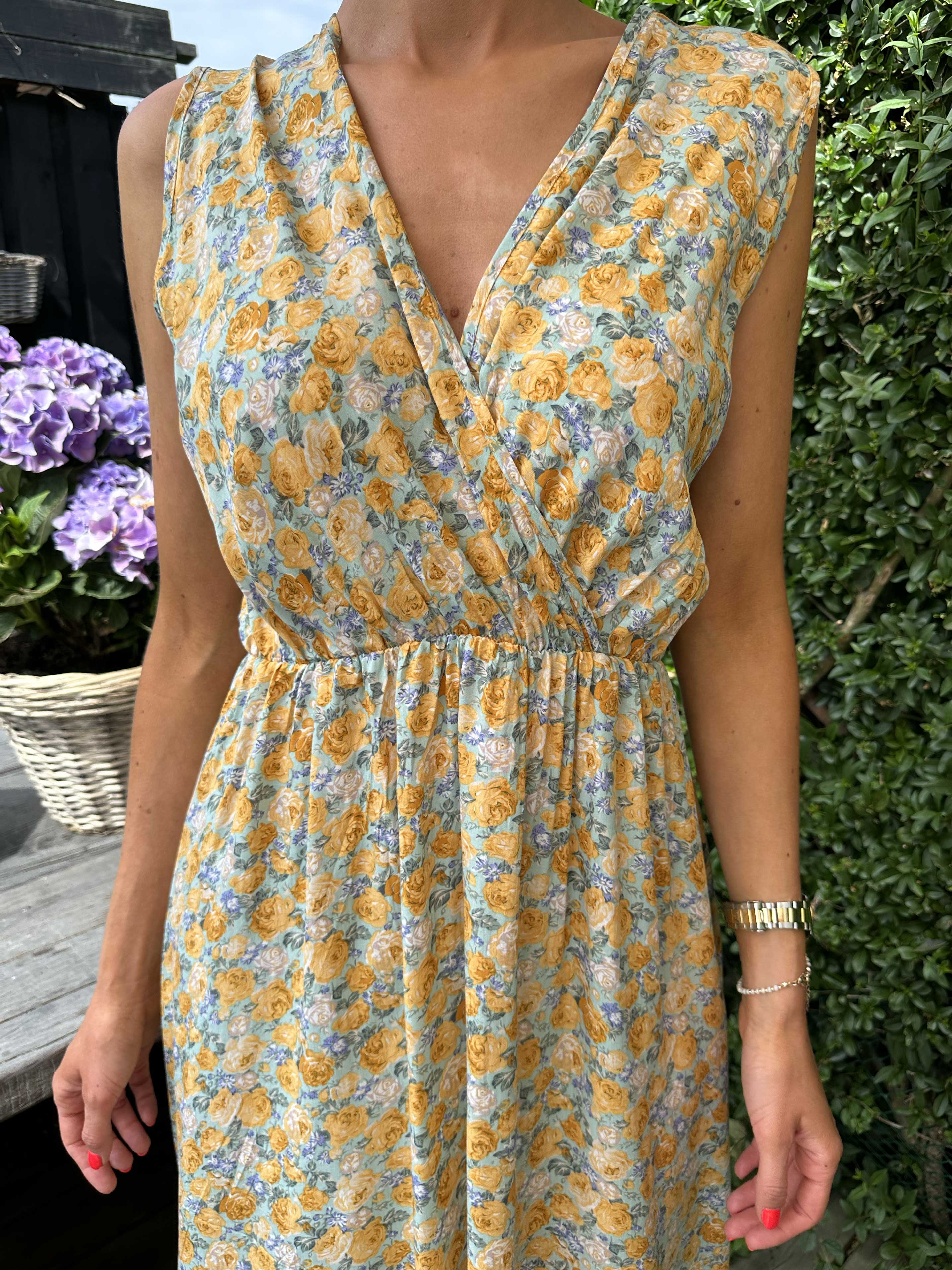 Liv - Söt klänning i småblommigt mönster