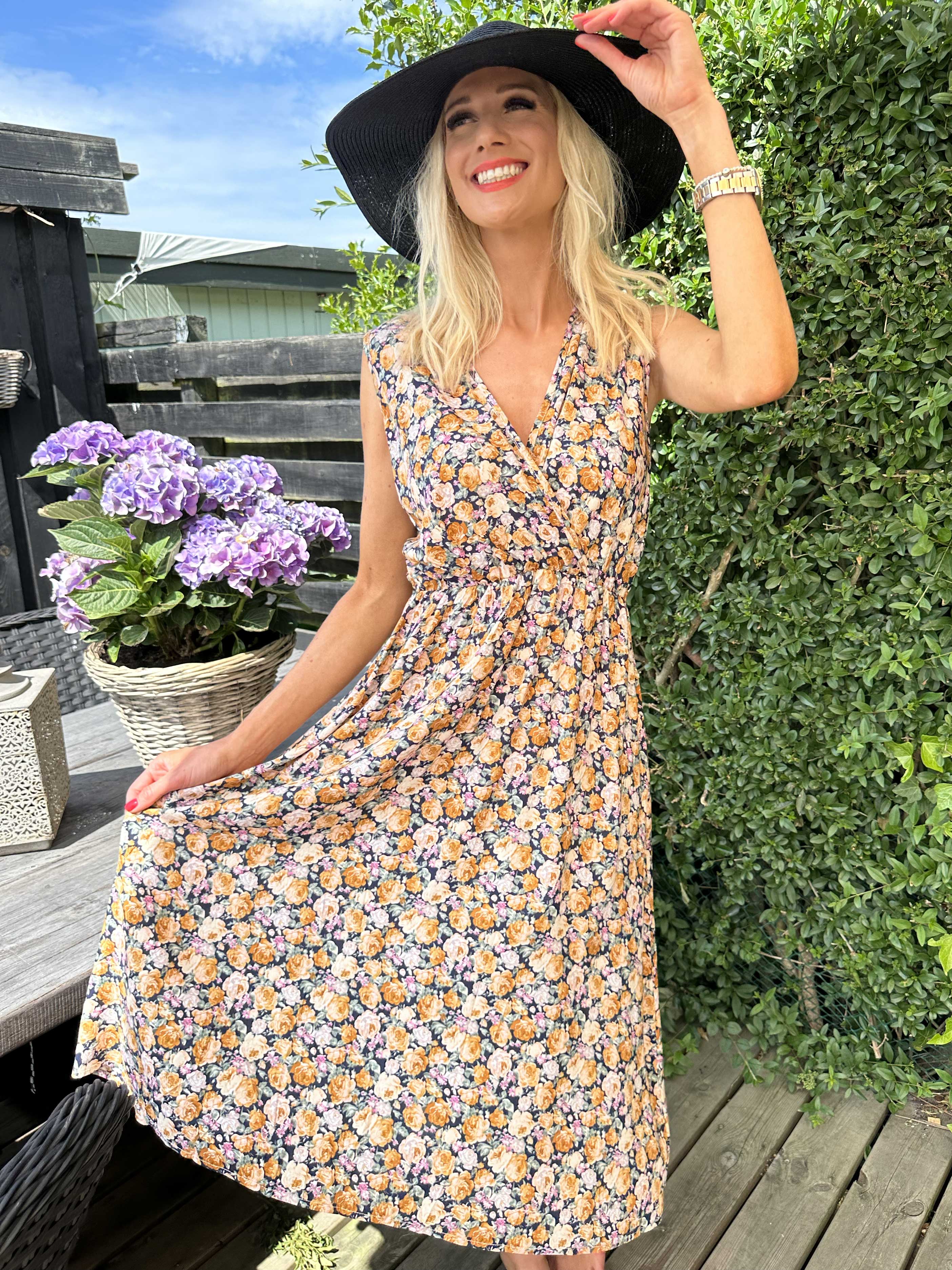 Liv - Söt klänning i småblommigt mönster