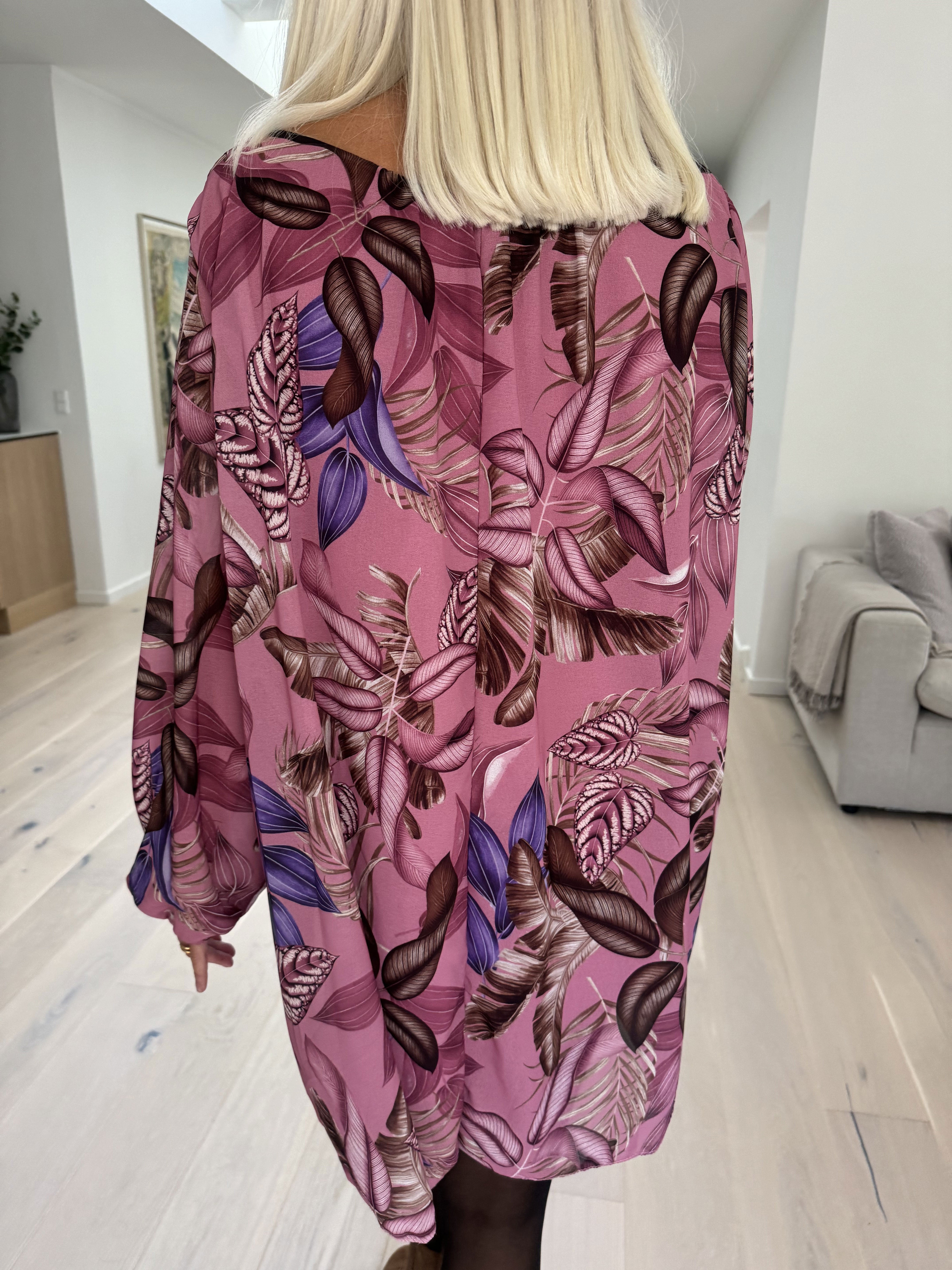 Lola - Söt tunikaklänning med bladmönster