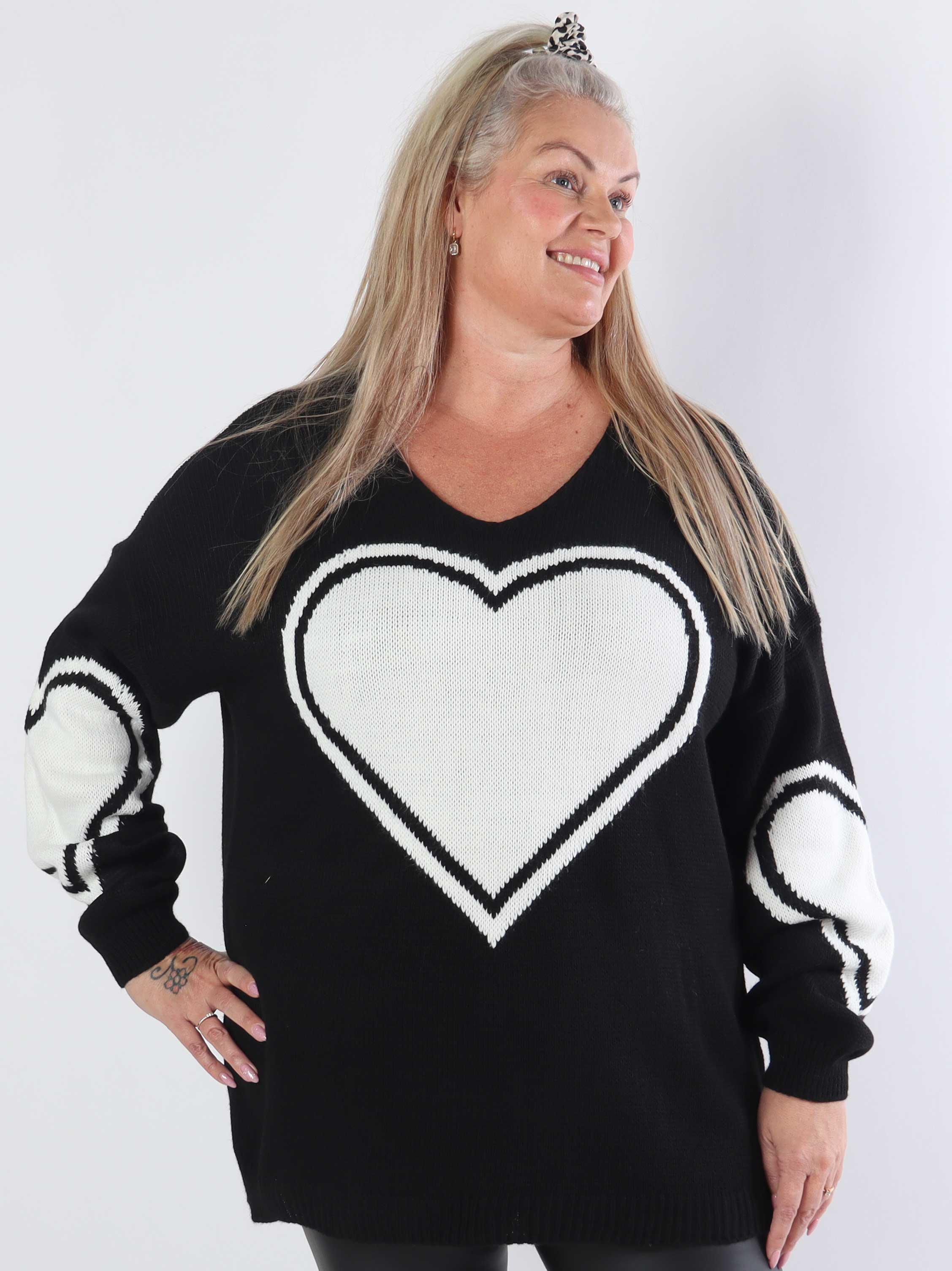Lorena - Plus size stickad blus med stort hjärta