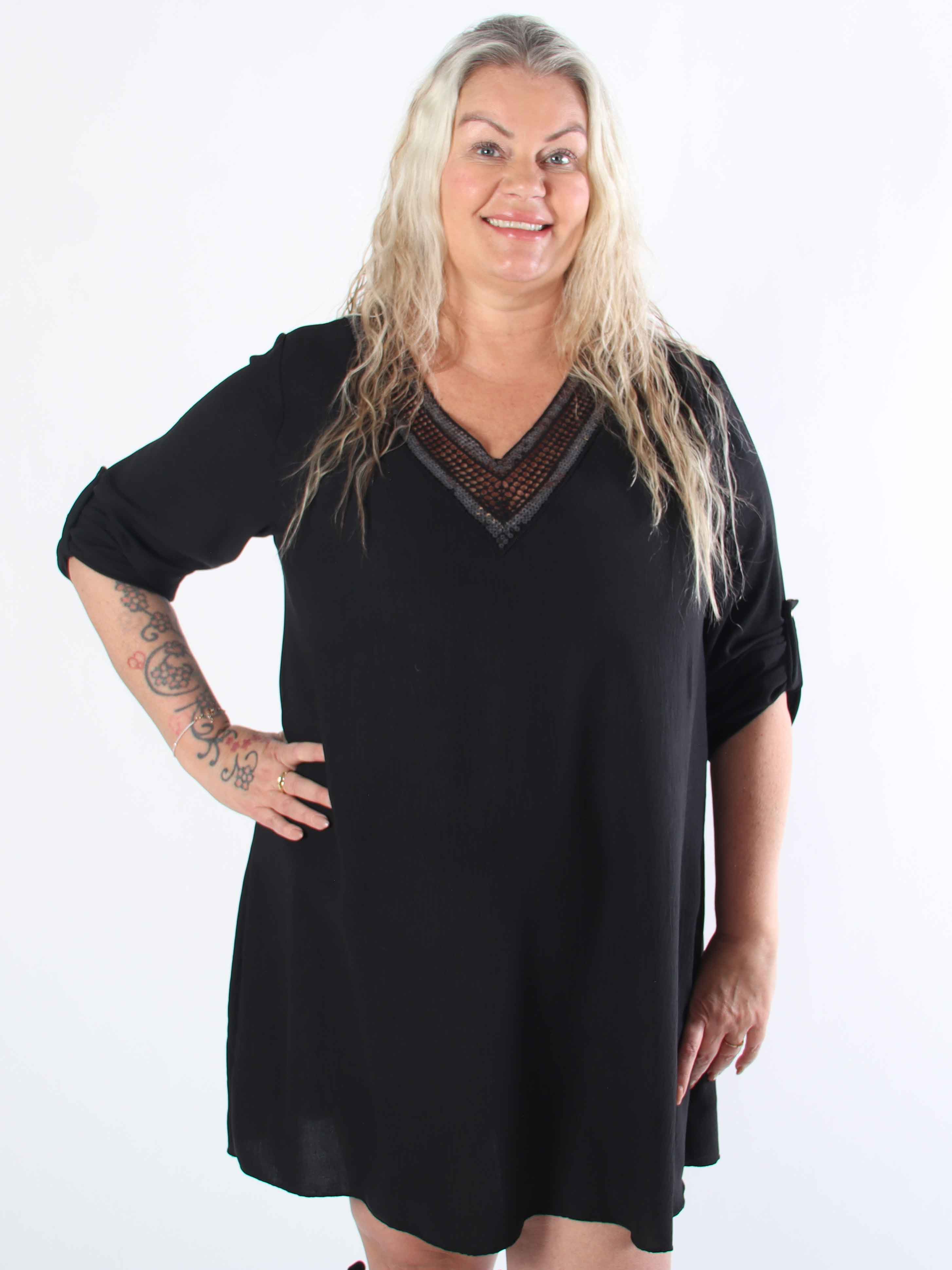 Lily - Plus size tunikaklänning i viskos med paljetter