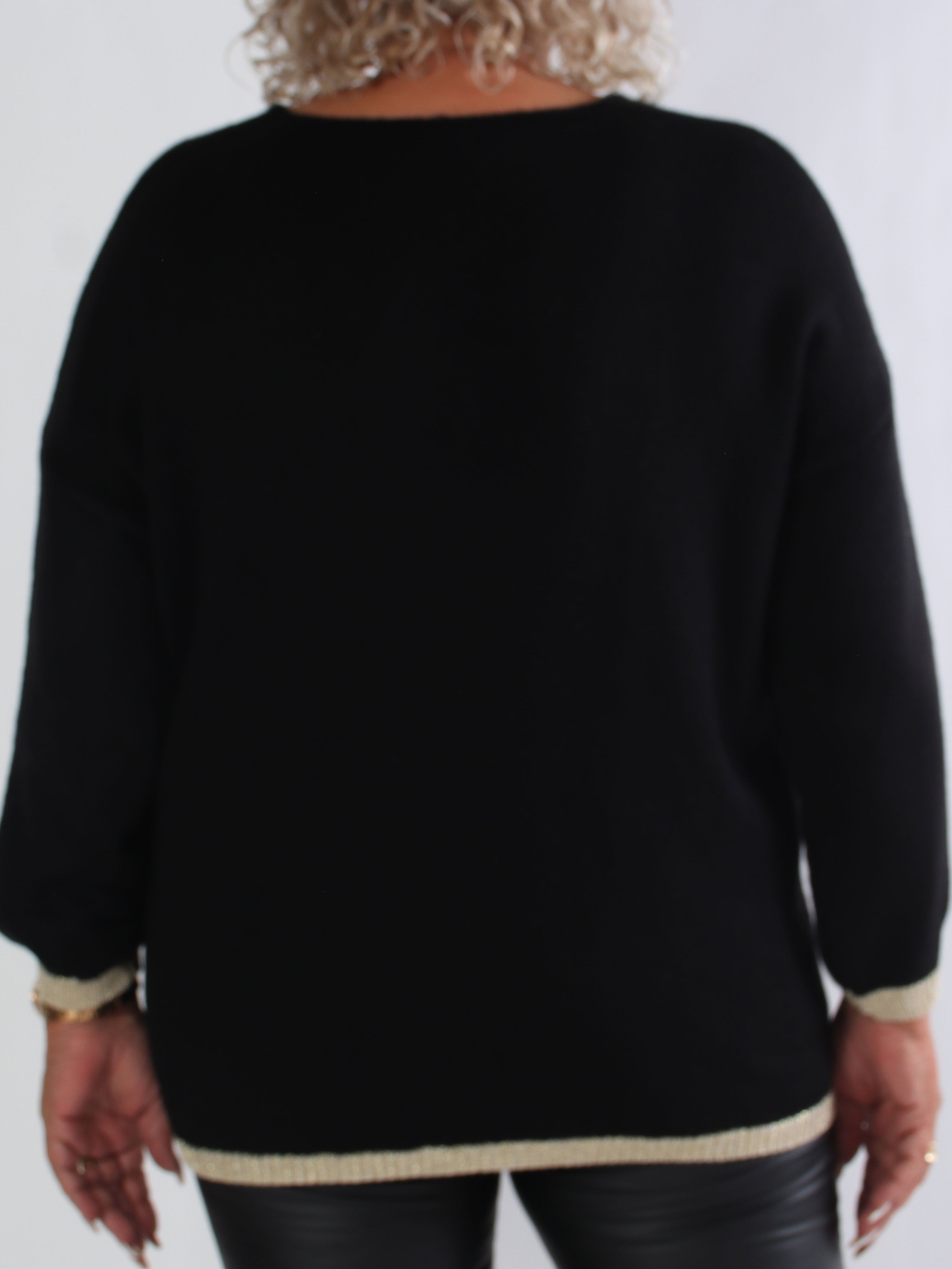 Lydia - Stickad plus size tröja med hjärtan i guldfärgad glittertråd