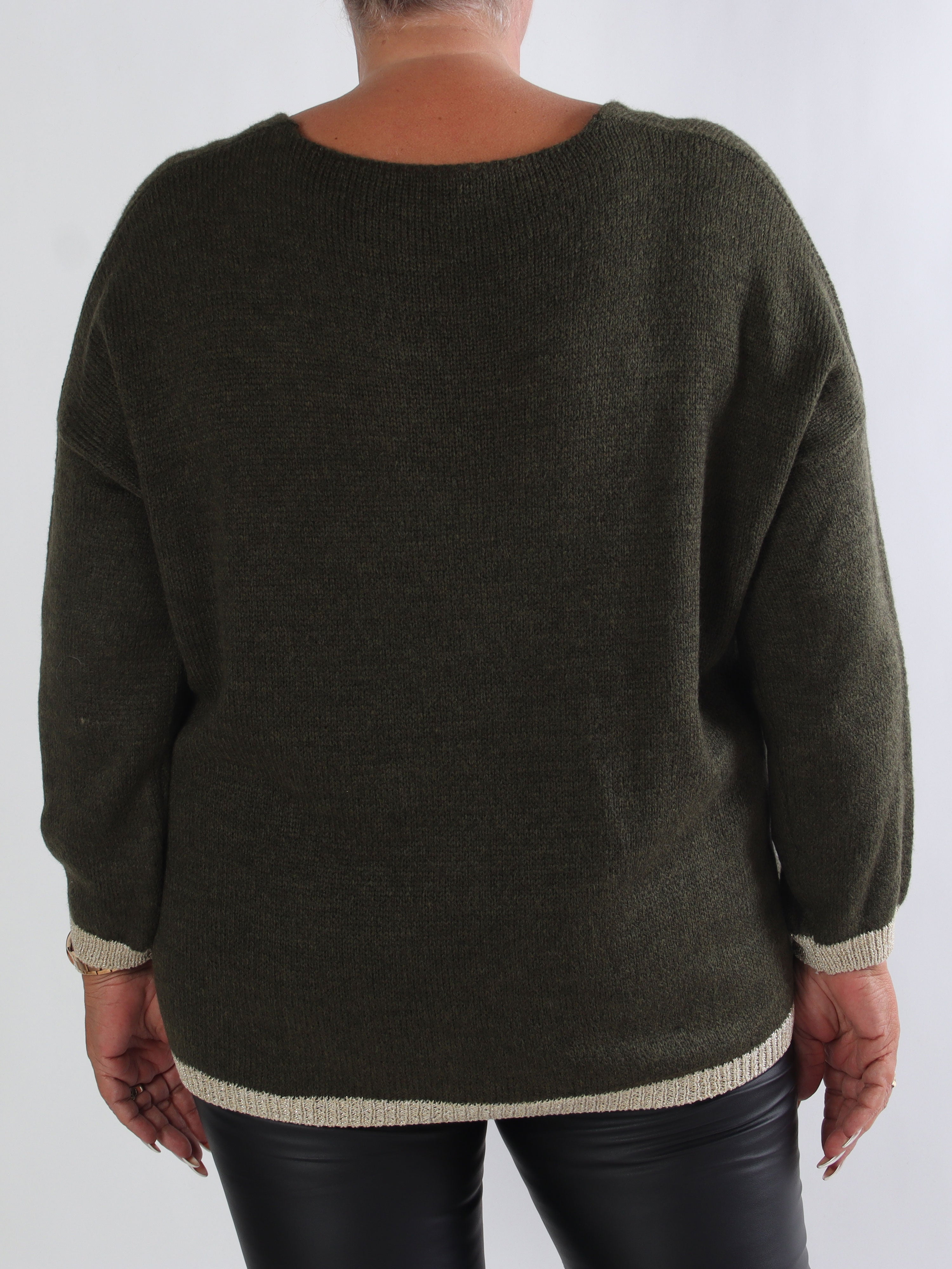 Lydia - Stickad plus size tröja med hjärtan i guldfärgad glittertråd