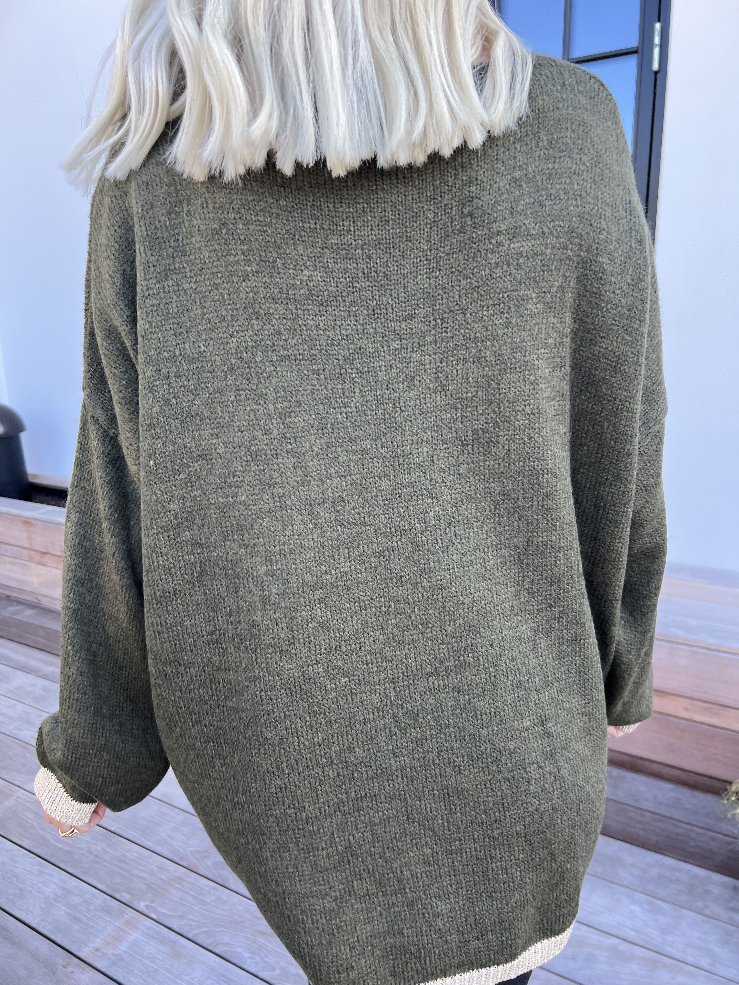 Lydia - Stickad tröja med hjärtan i guldfärgad glittertråd