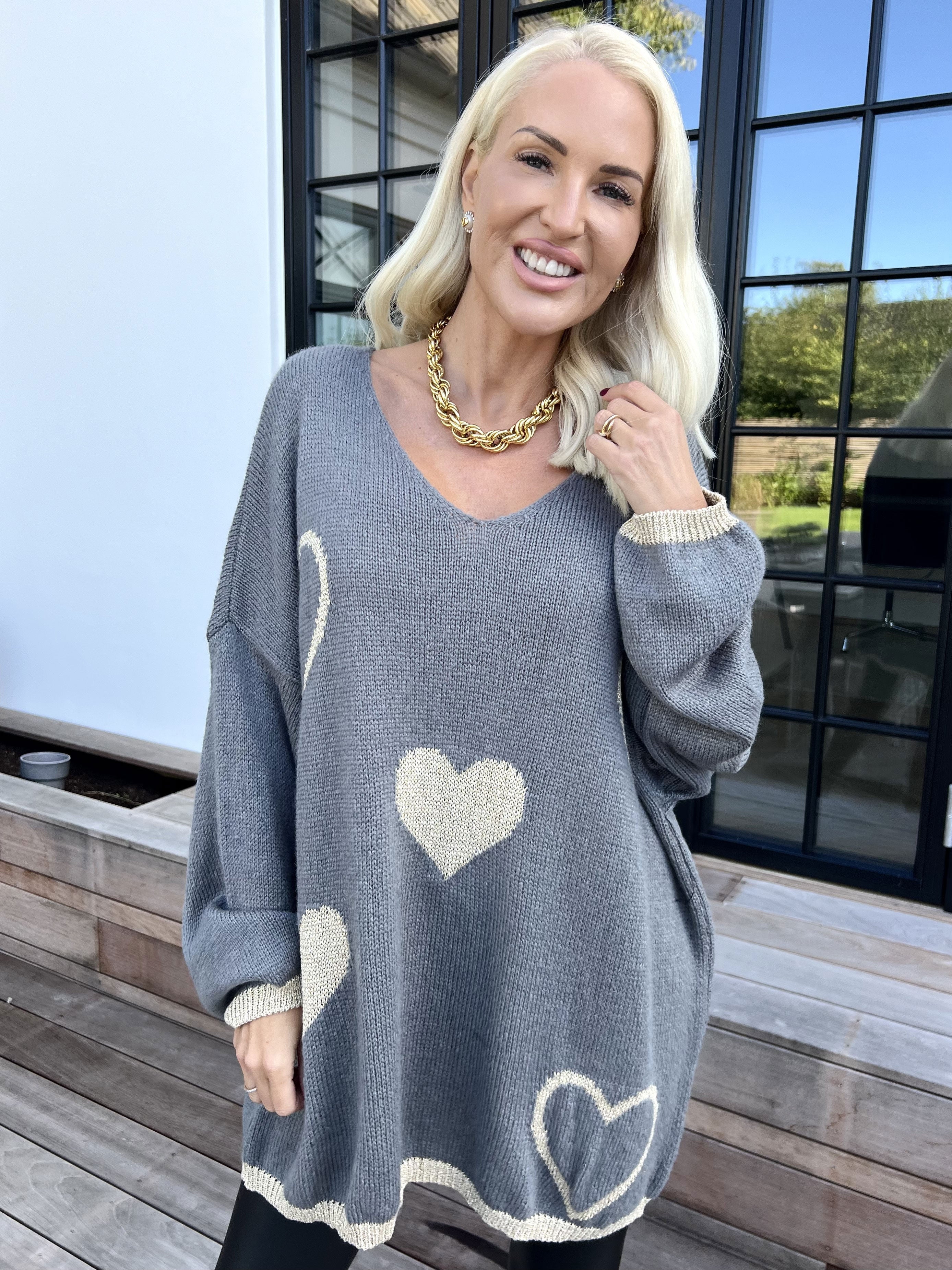 Lydia - Stickad tröja med hjärtan i guldfärgad glittertråd