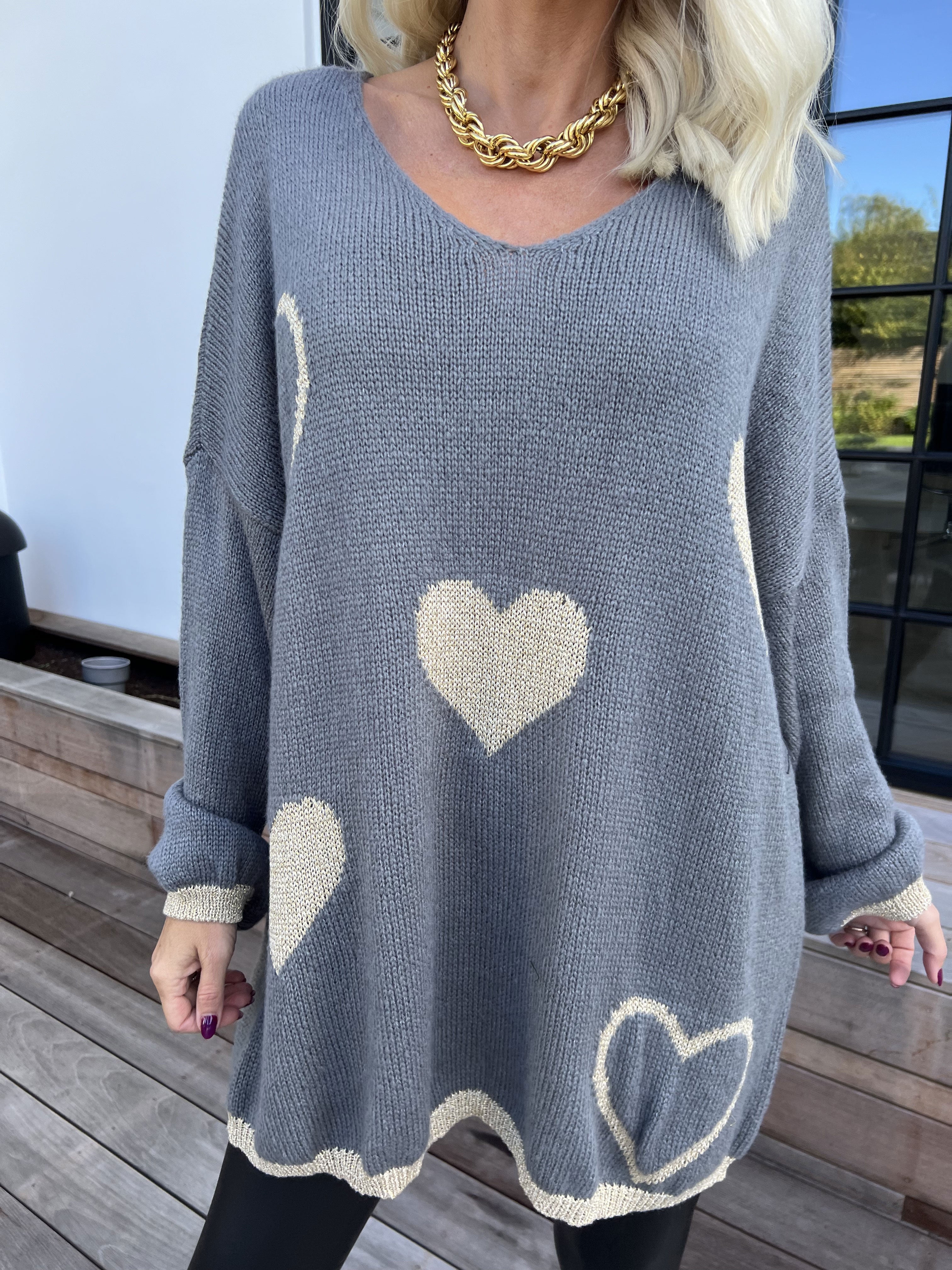 Lydia - Stickad tröja med hjärtan i guldfärgad glittertråd