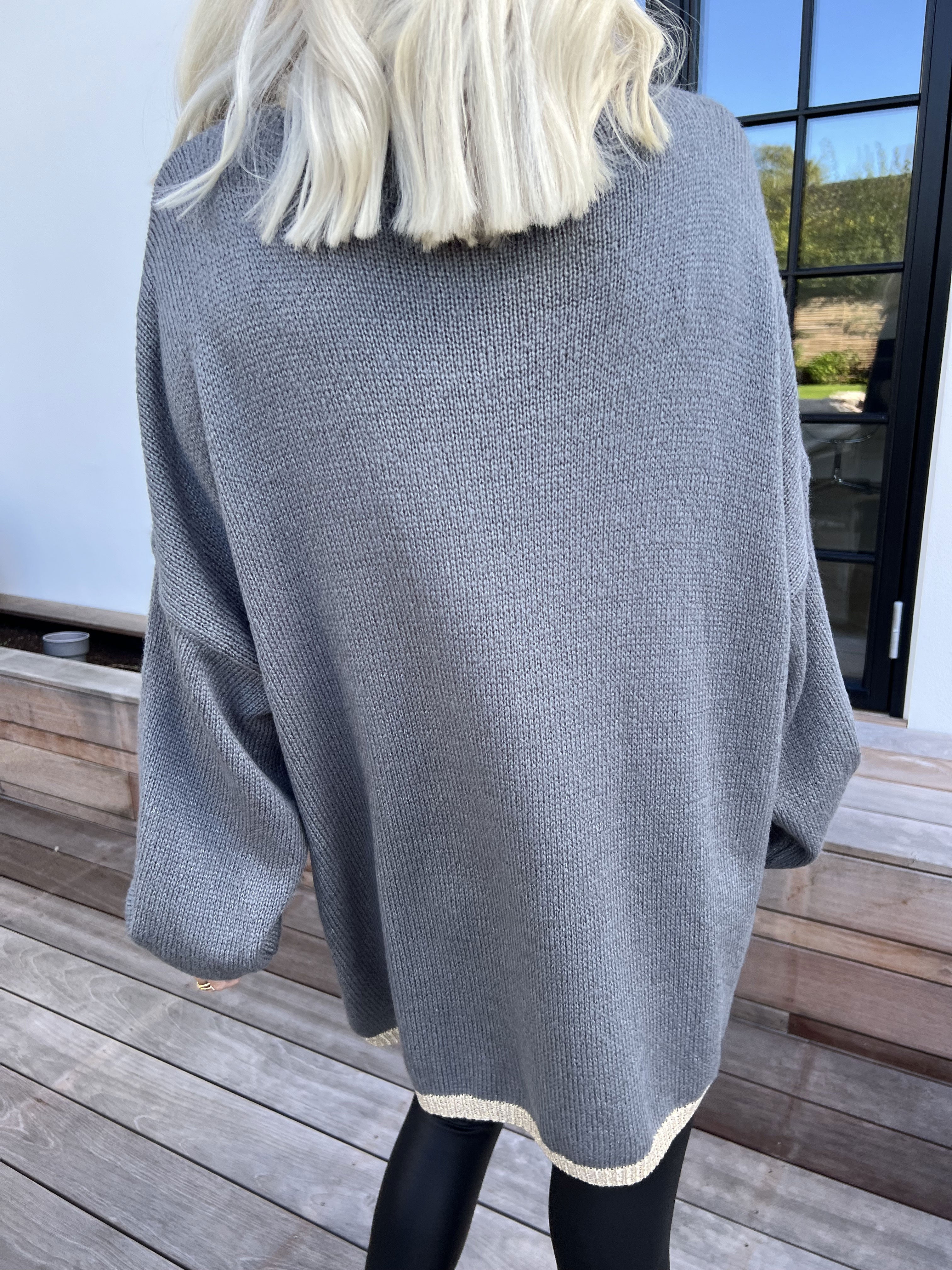 Lydia - Stickad tröja med hjärtan i guldfärgad glittertråd