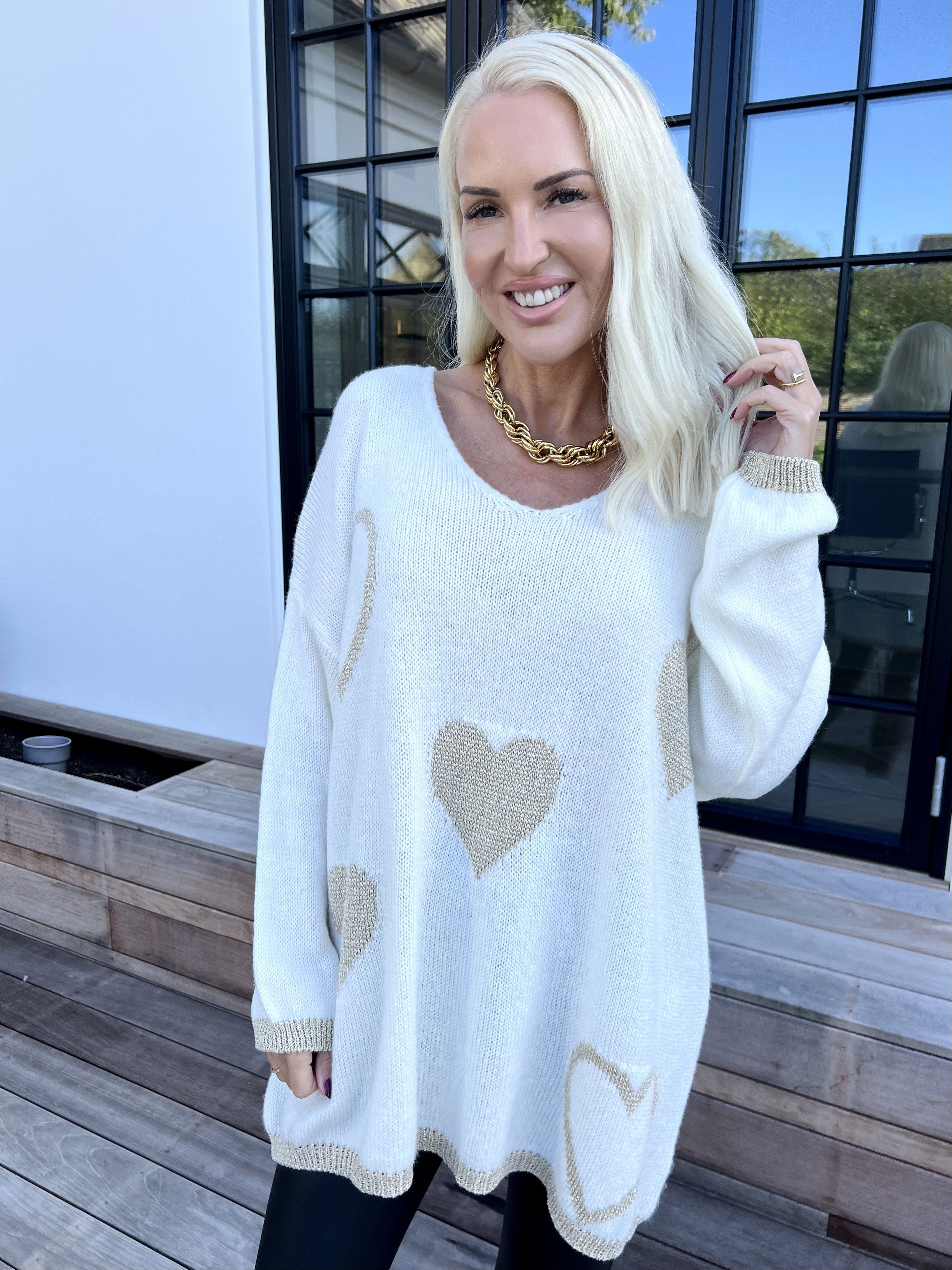 Lydia - Stickad tröja med hjärtan i guldfärgad glittertråd