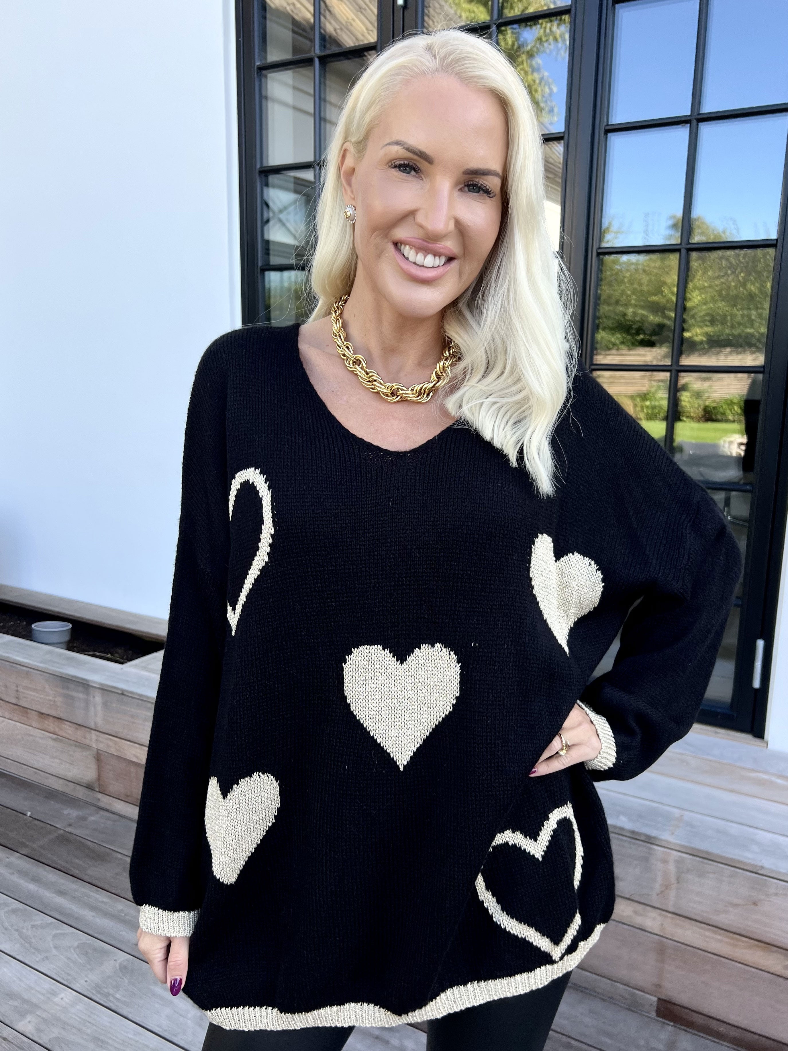 Lydia - Stickad tröja med hjärtan i guldfärgad glittertråd