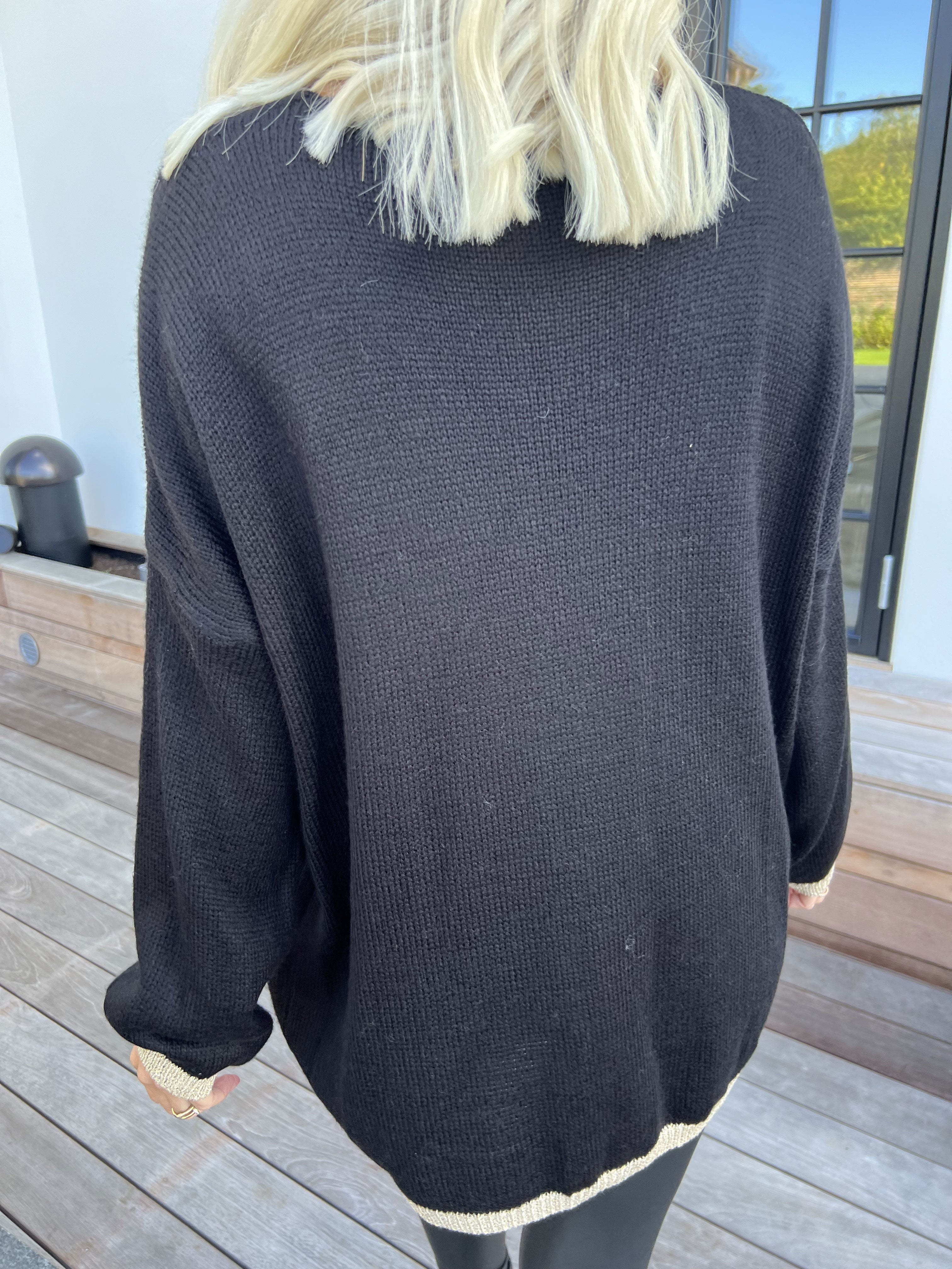 Lydia - Stickad tröja med hjärtan i guldfärgad glittertråd