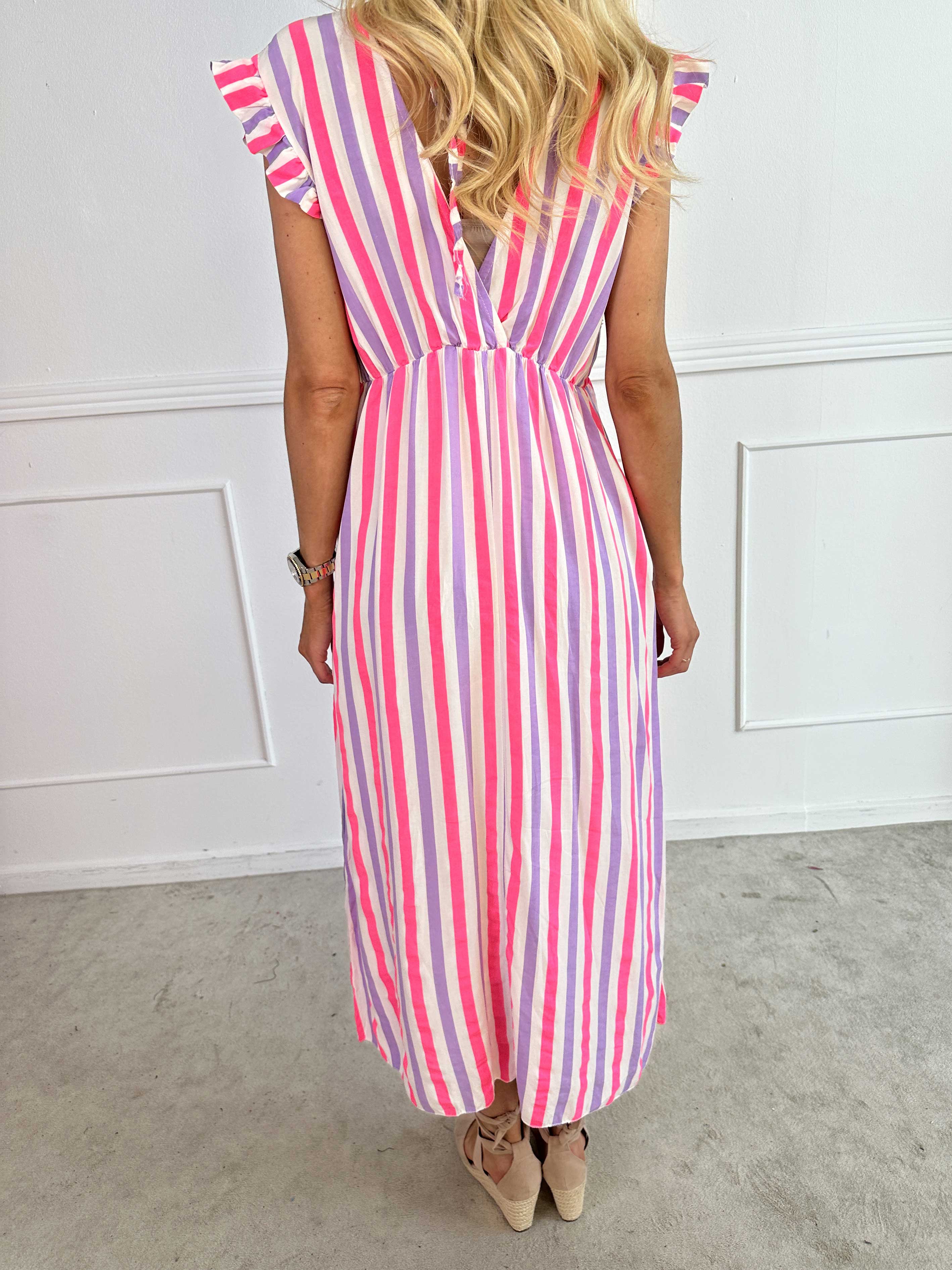 Lyssa - Lång randig klänning i viskos med färgade ränder