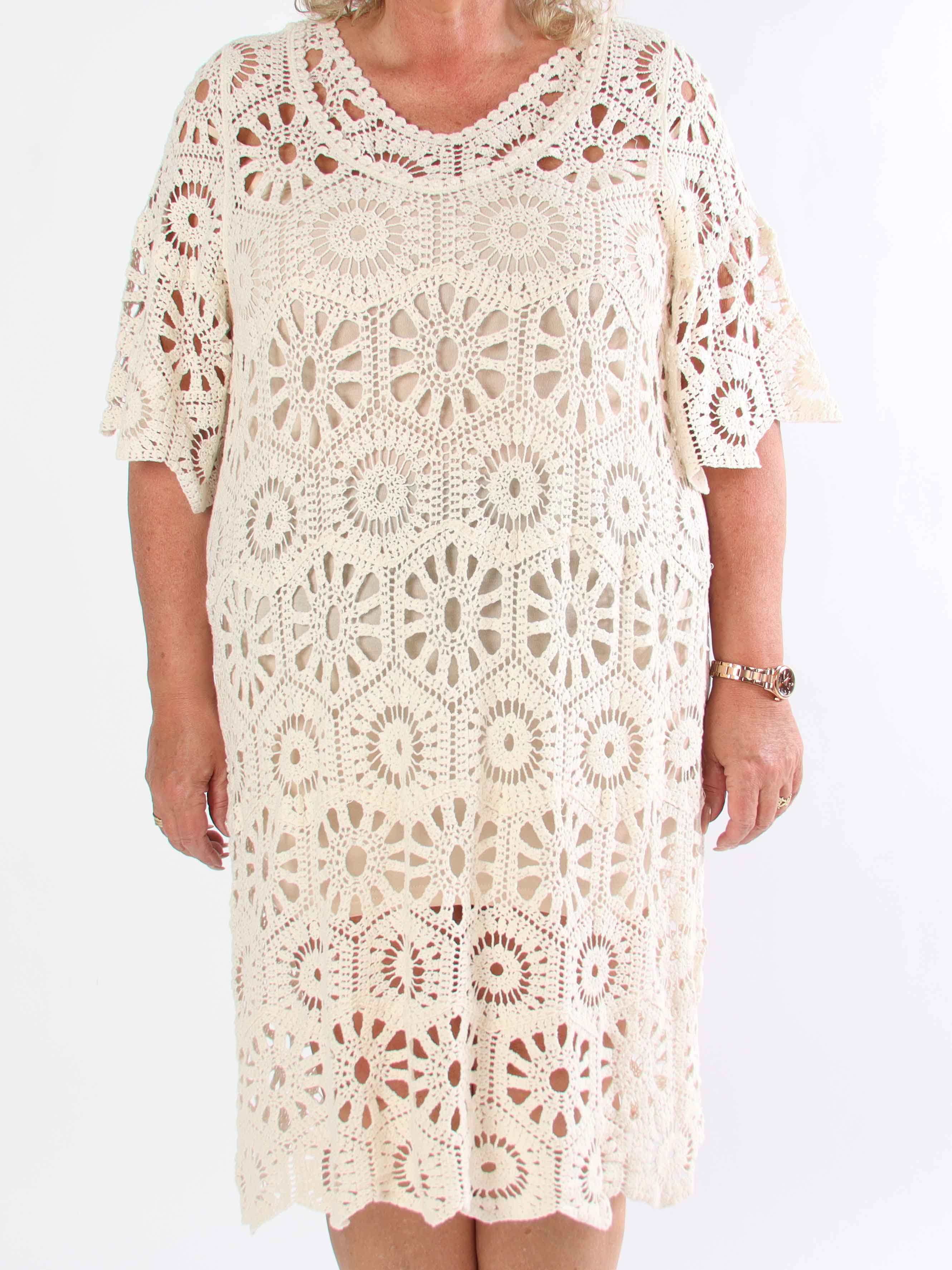 Mabel - Söt plus size virkad klänning i bomull