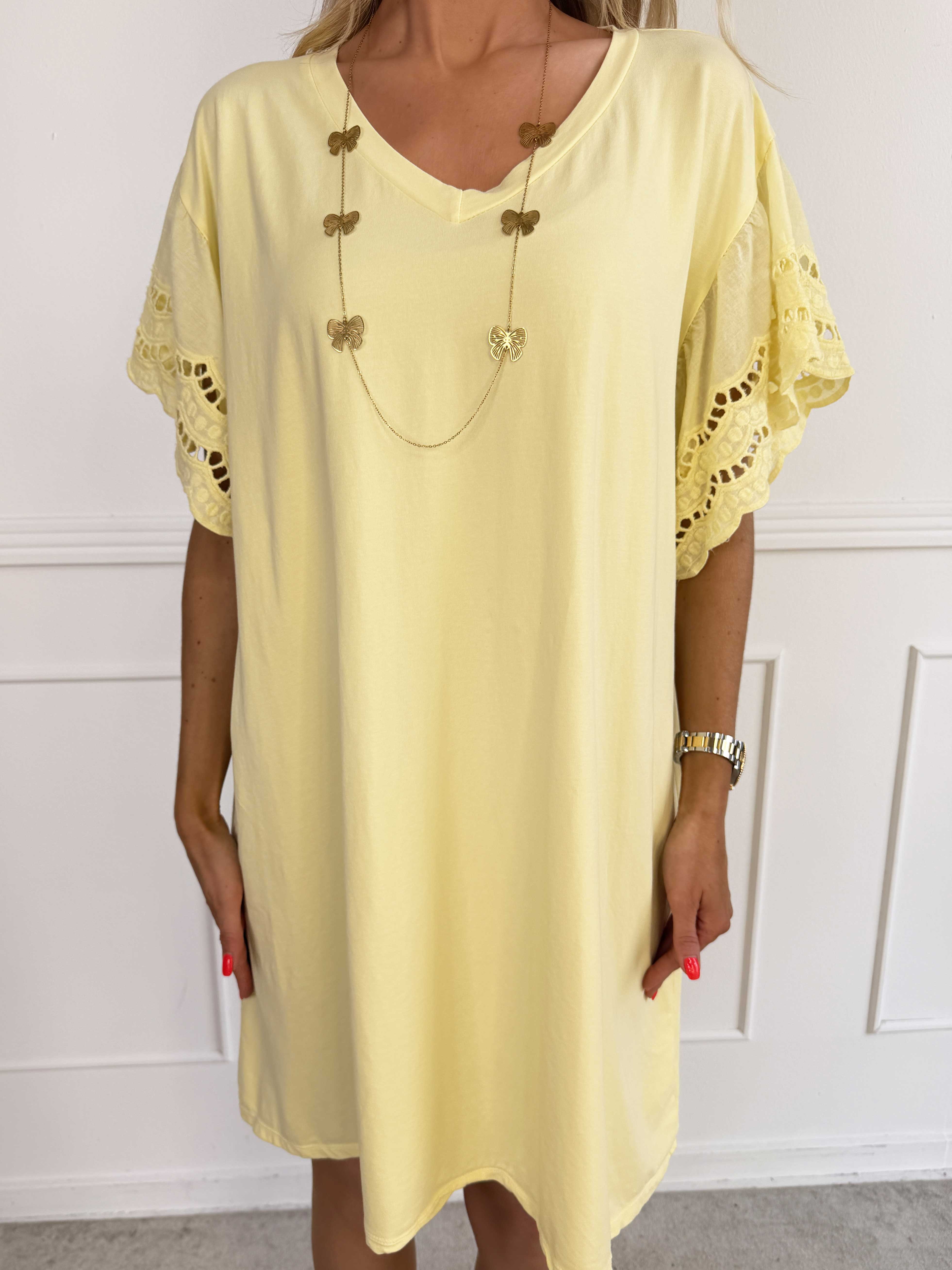 Magnolia - T-shirtkjole i blød bomuld med fine ærmer i broderet hulmønster