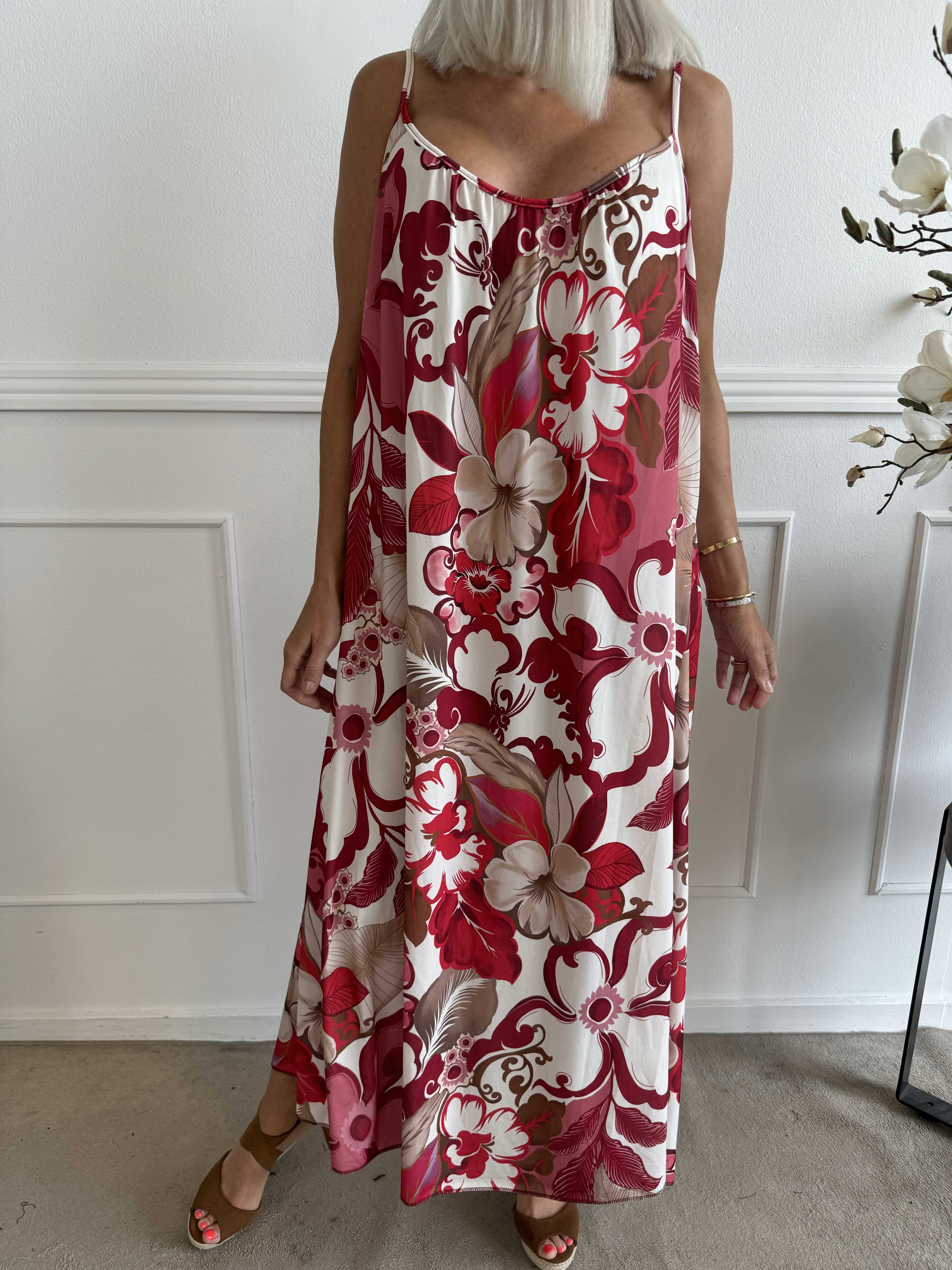 Maija - Axelbandsklänning i elastiskt tyg med blommor