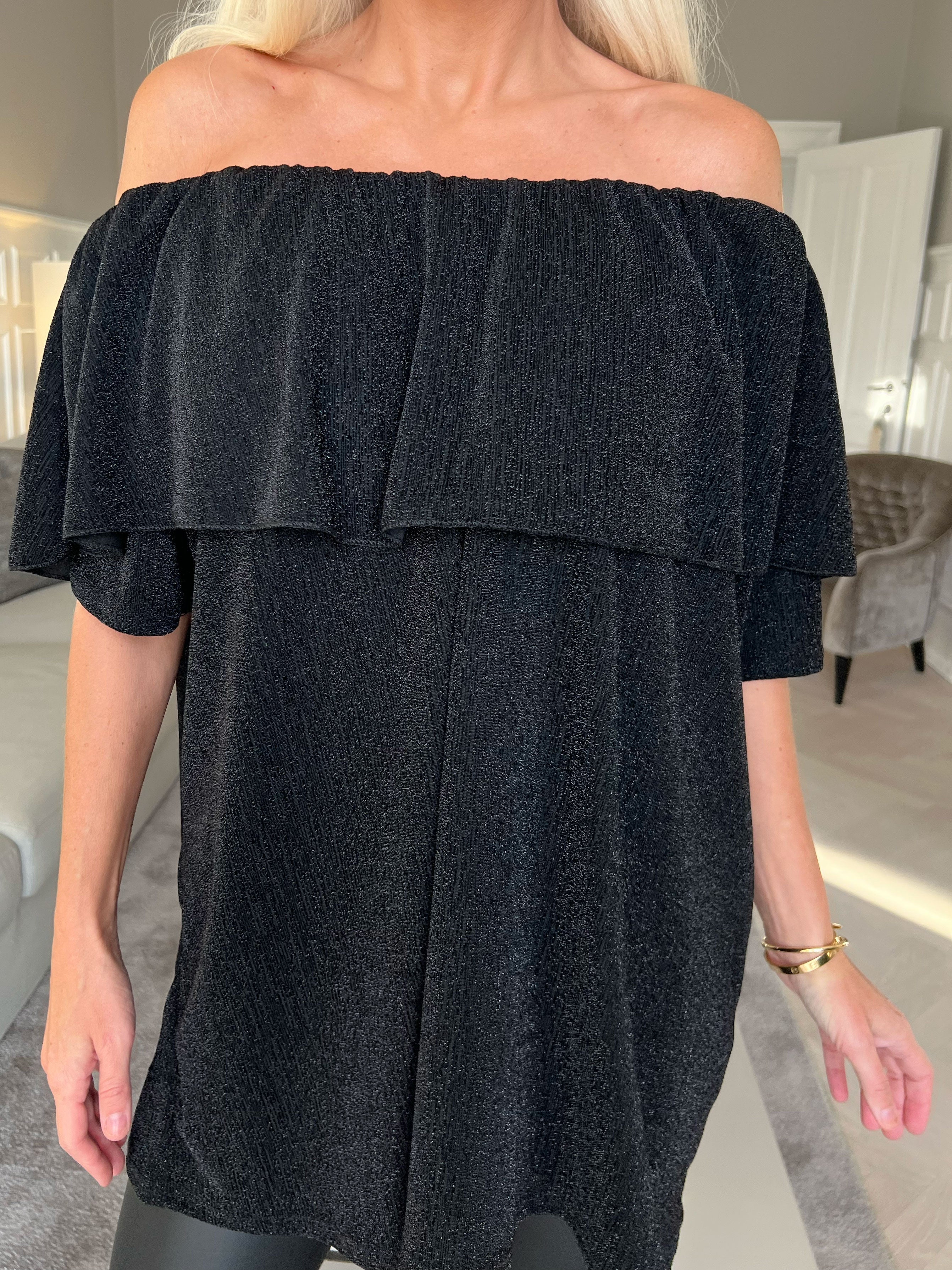 Maily - Off shoulder-blus med glittertrådar