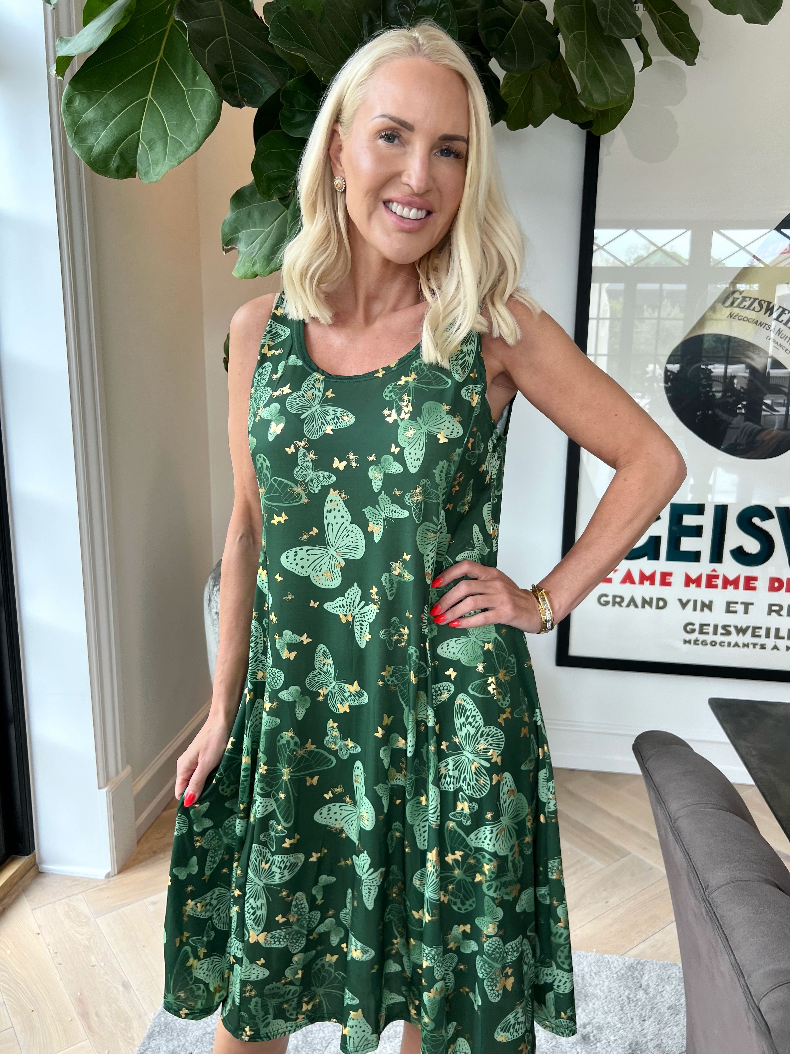 Maj Butterfly - Elastisk sommarklänning i a-linjeform med fjärilstryck