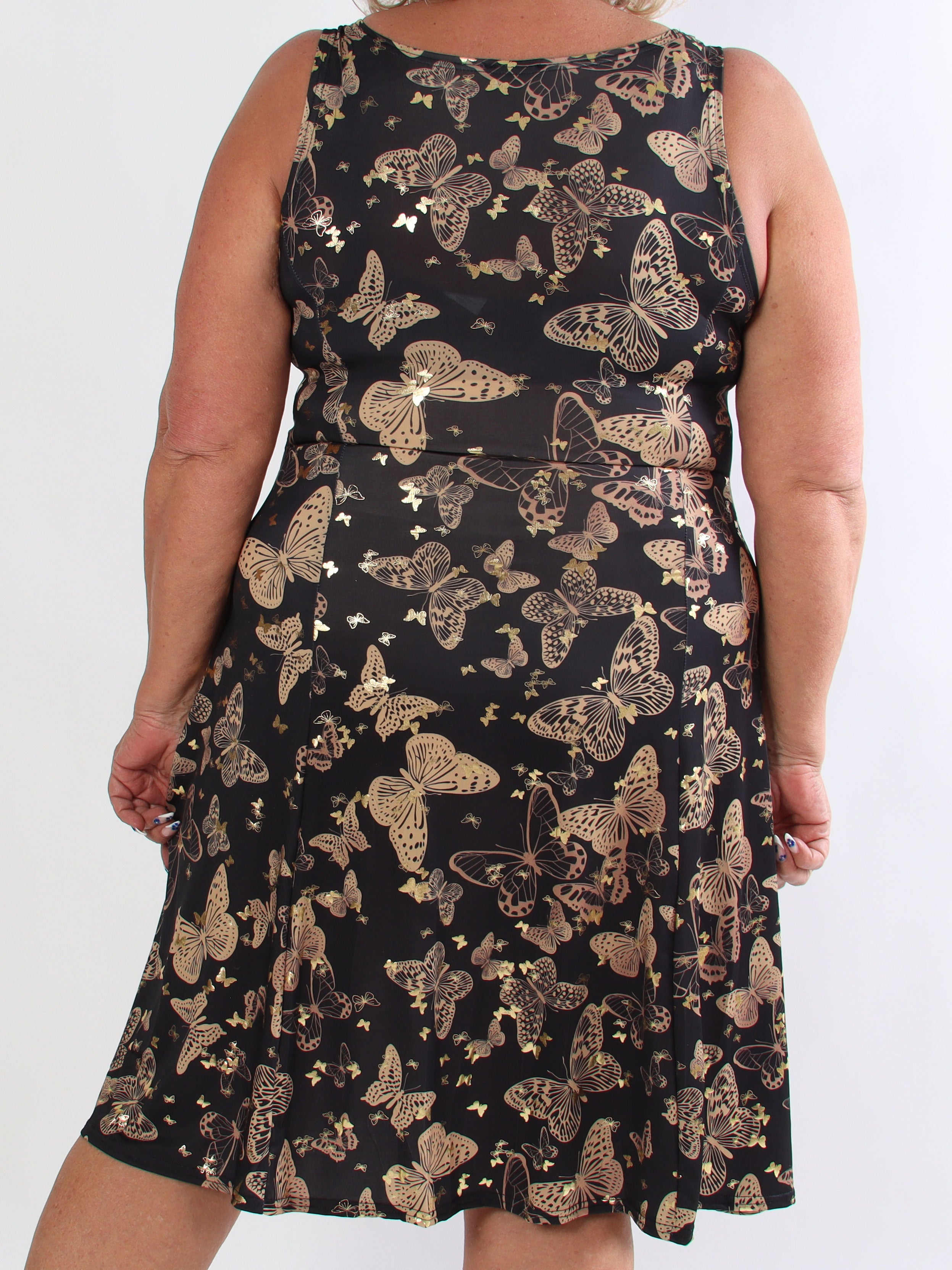 Maj Butterfly - Elastisk plus size sommarklänning i a-linjeform med fjärilstryck