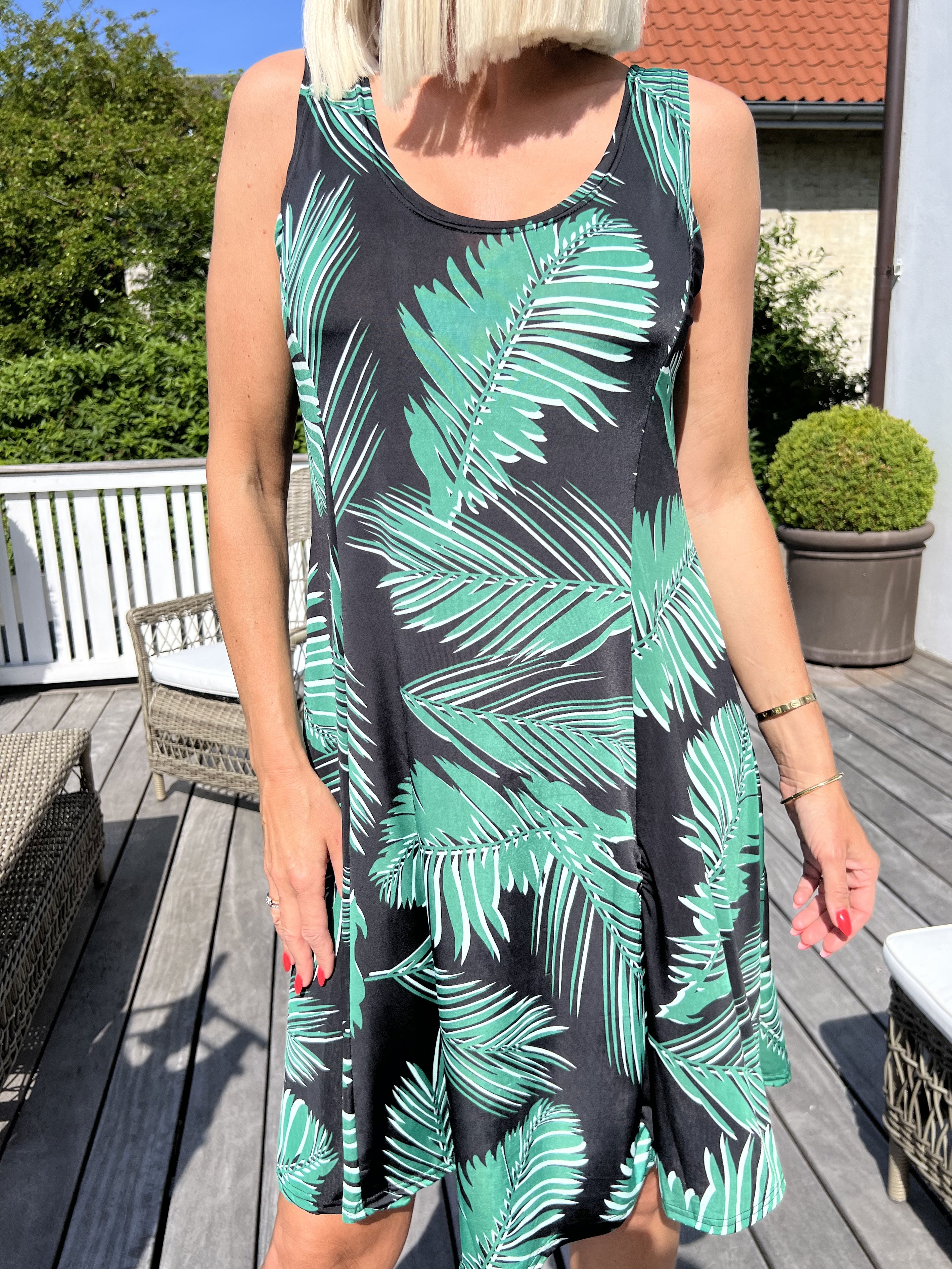 Maj Forest - Söt elastisk sommarklänning med mönster