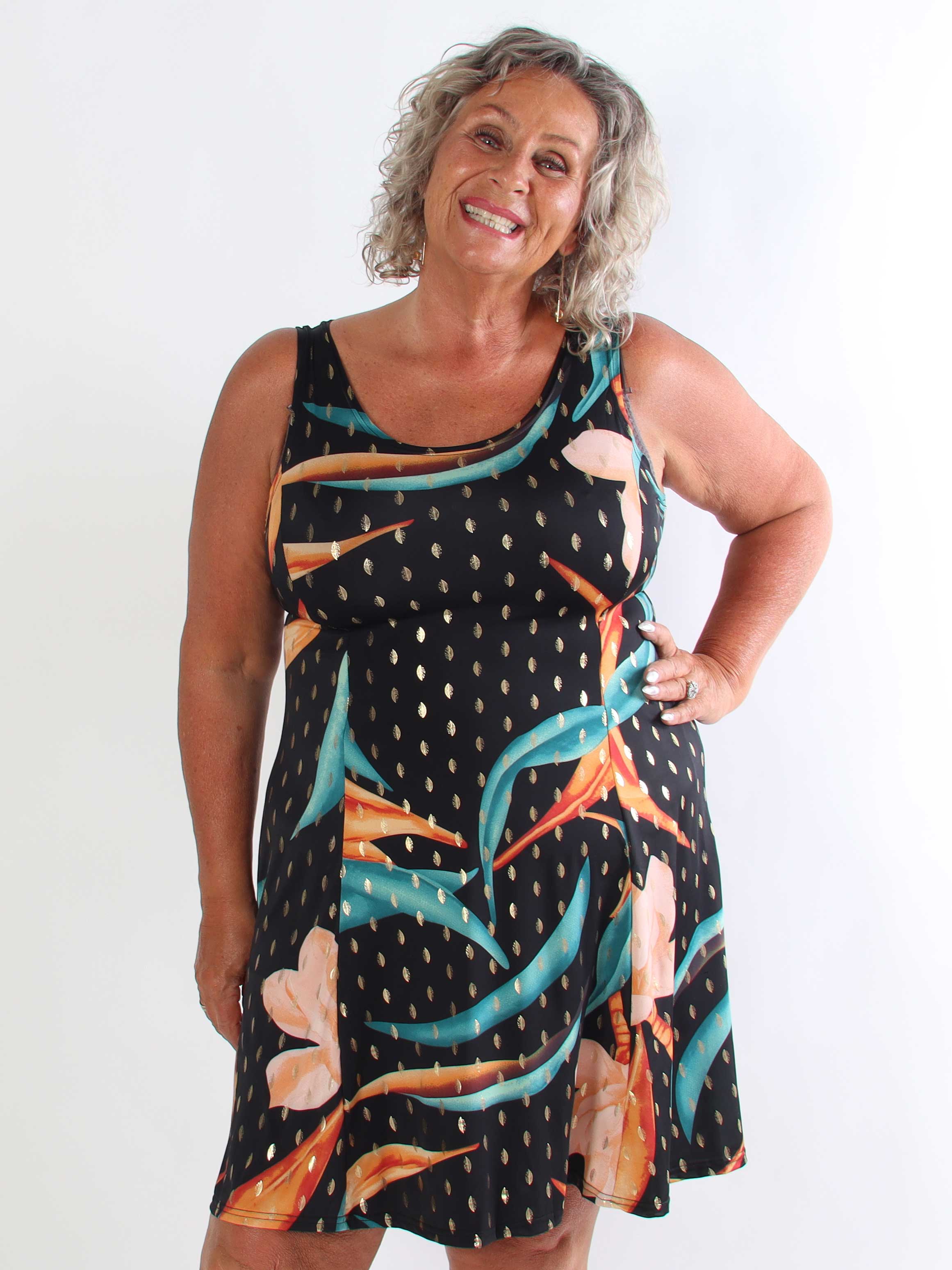 Maj Tropica - Elastisk mønstret plus size sommerkjole i a-facon