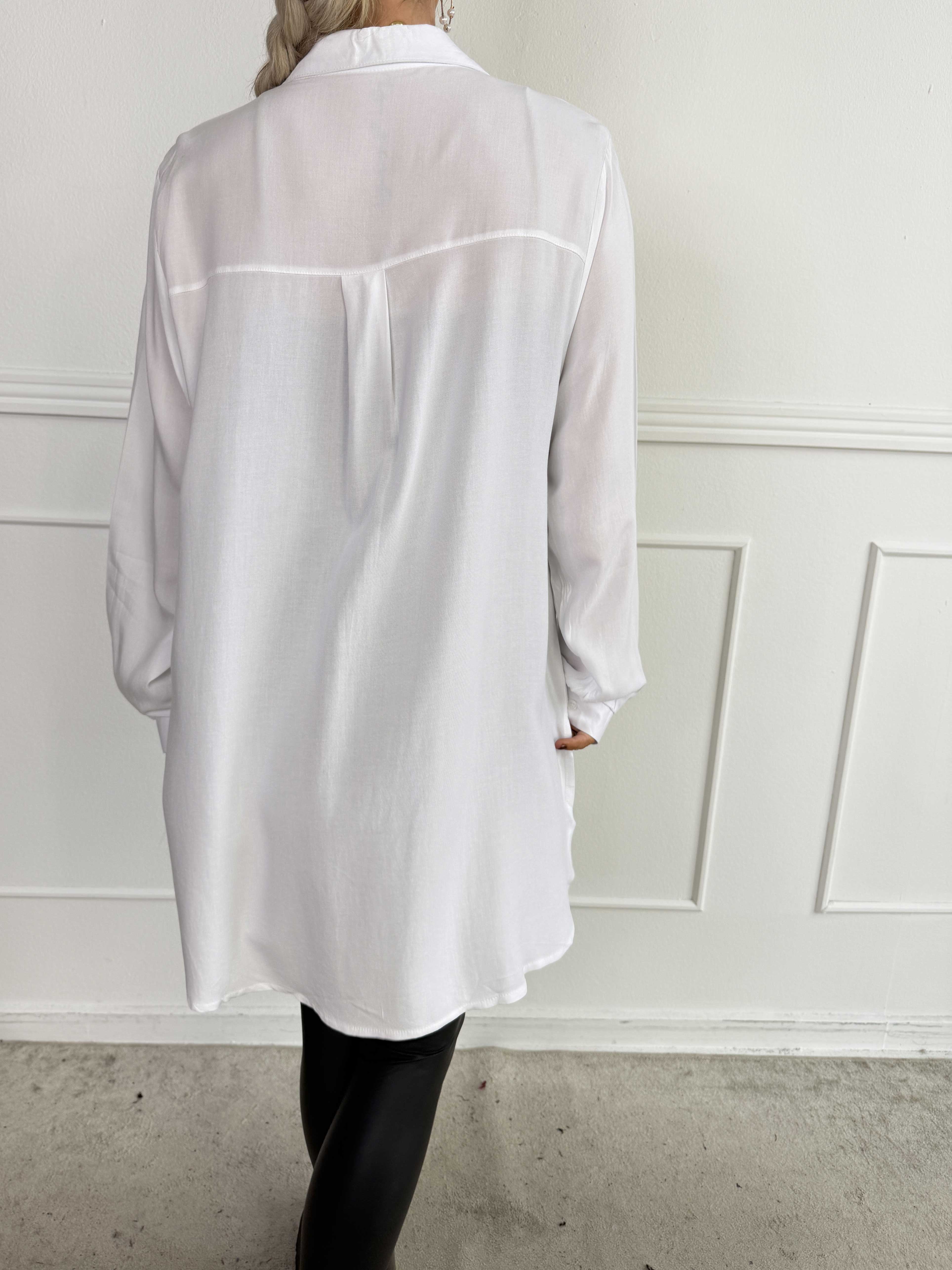 Manja - Enkel och stilren skjorta i mjuk viskos med en elegant och tidlös look