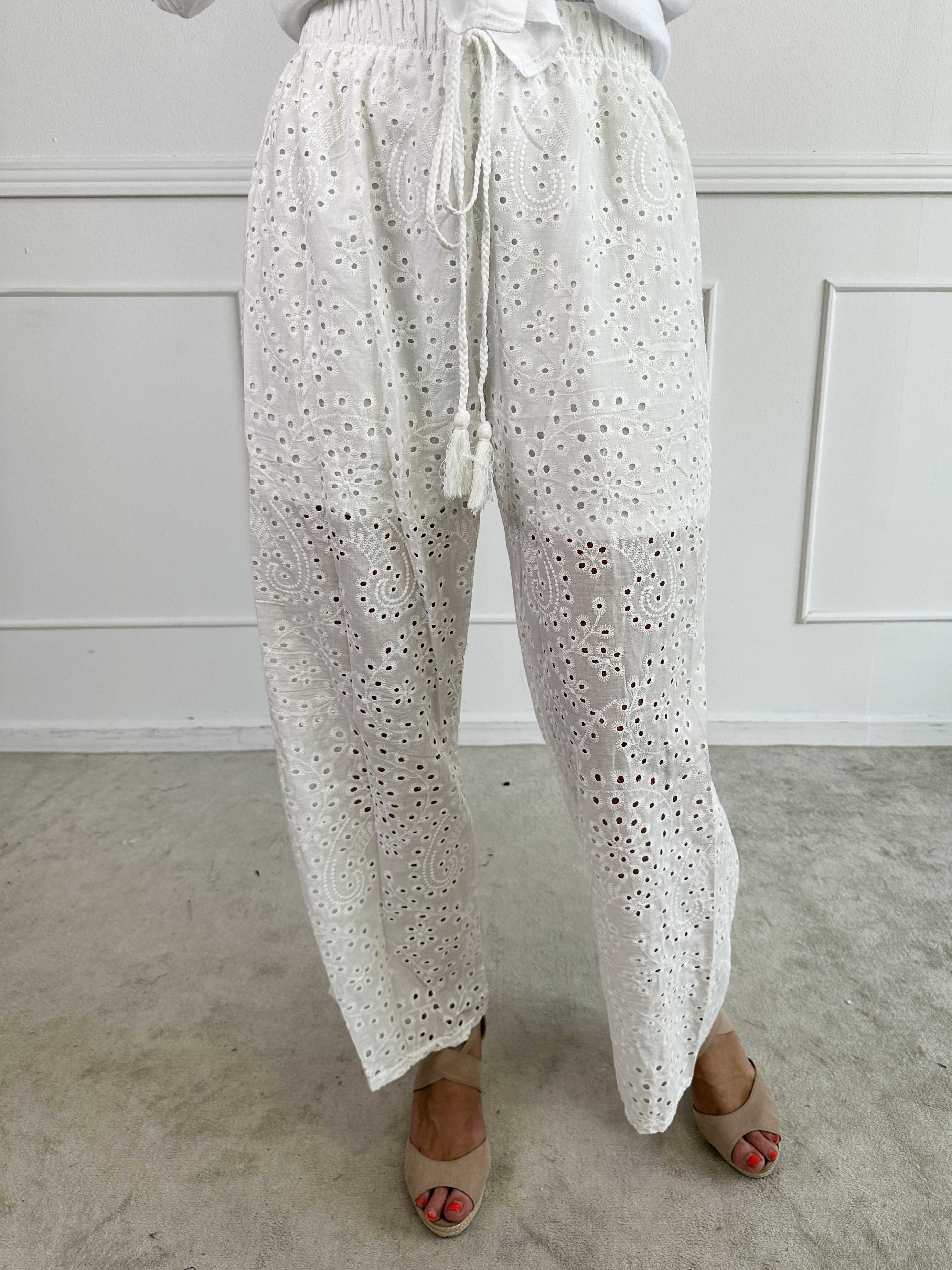 Maria - Bukser i bomuld med broderie anglaise