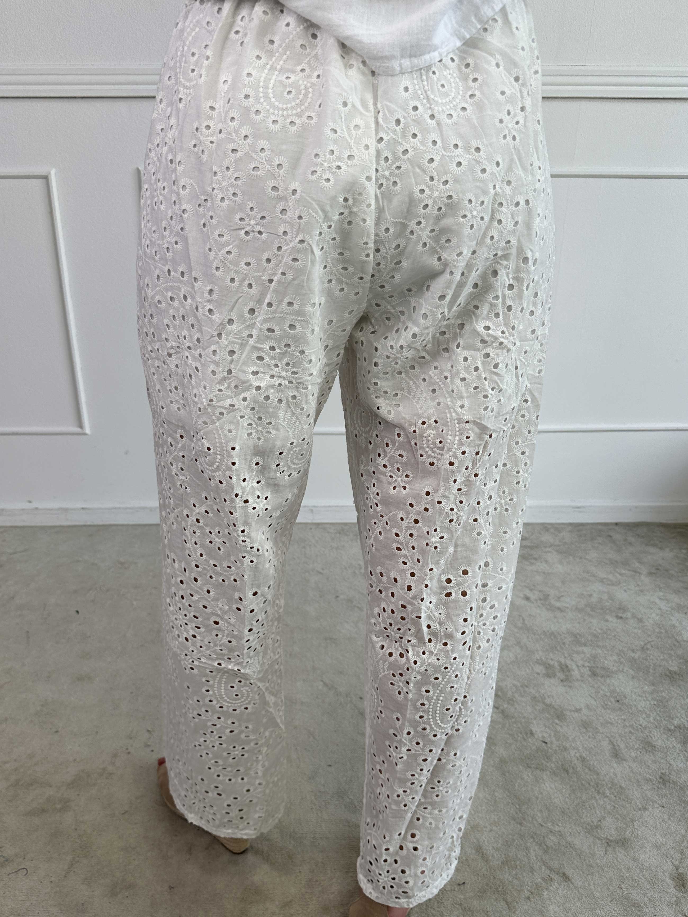 Maria - Bukser i bomuld med broderie anglaise