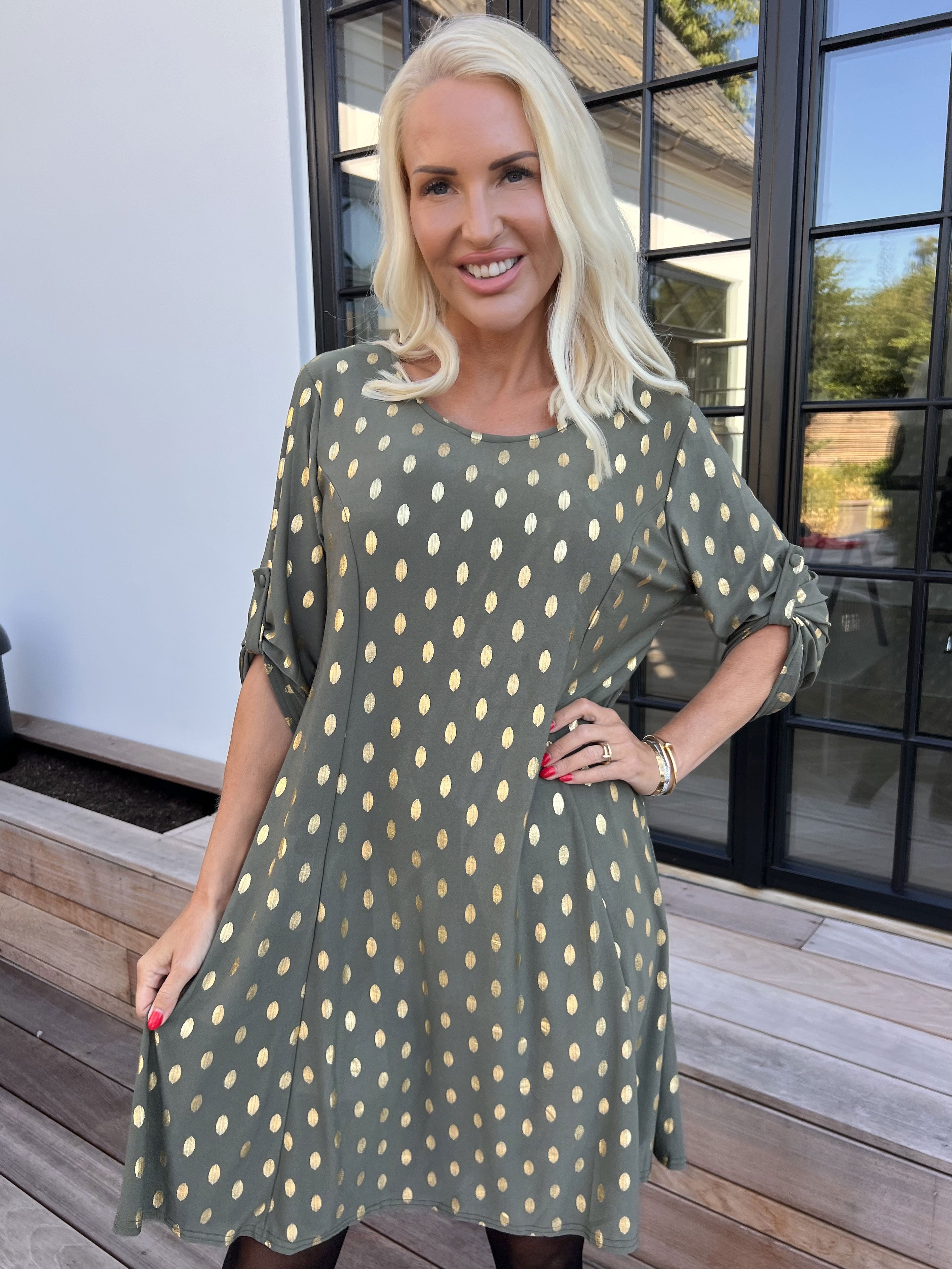 Marlene Gold - Enfärgad elastisk a-linjeformad klänning med guldprickar